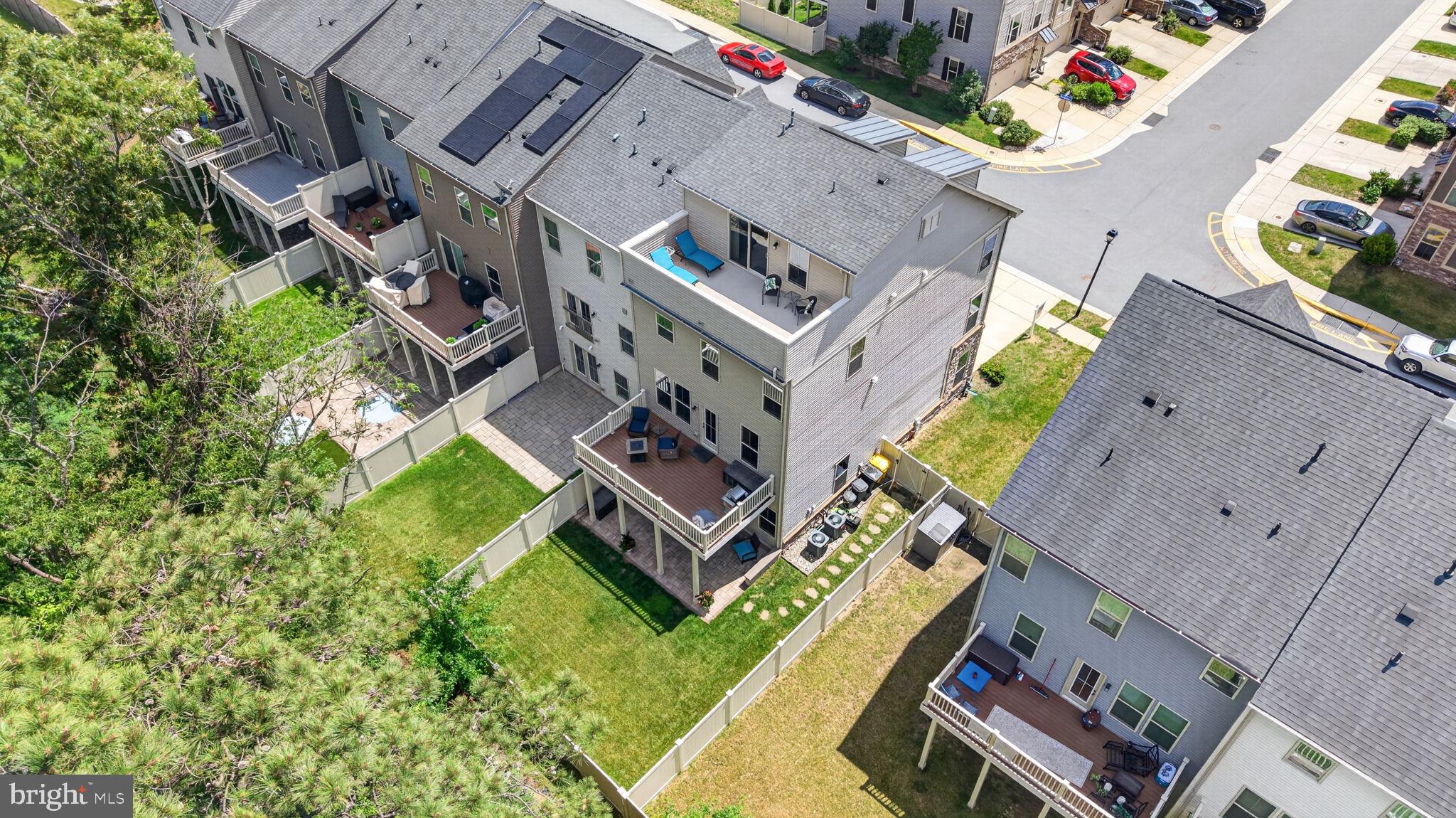 PONDVIEW - Residential