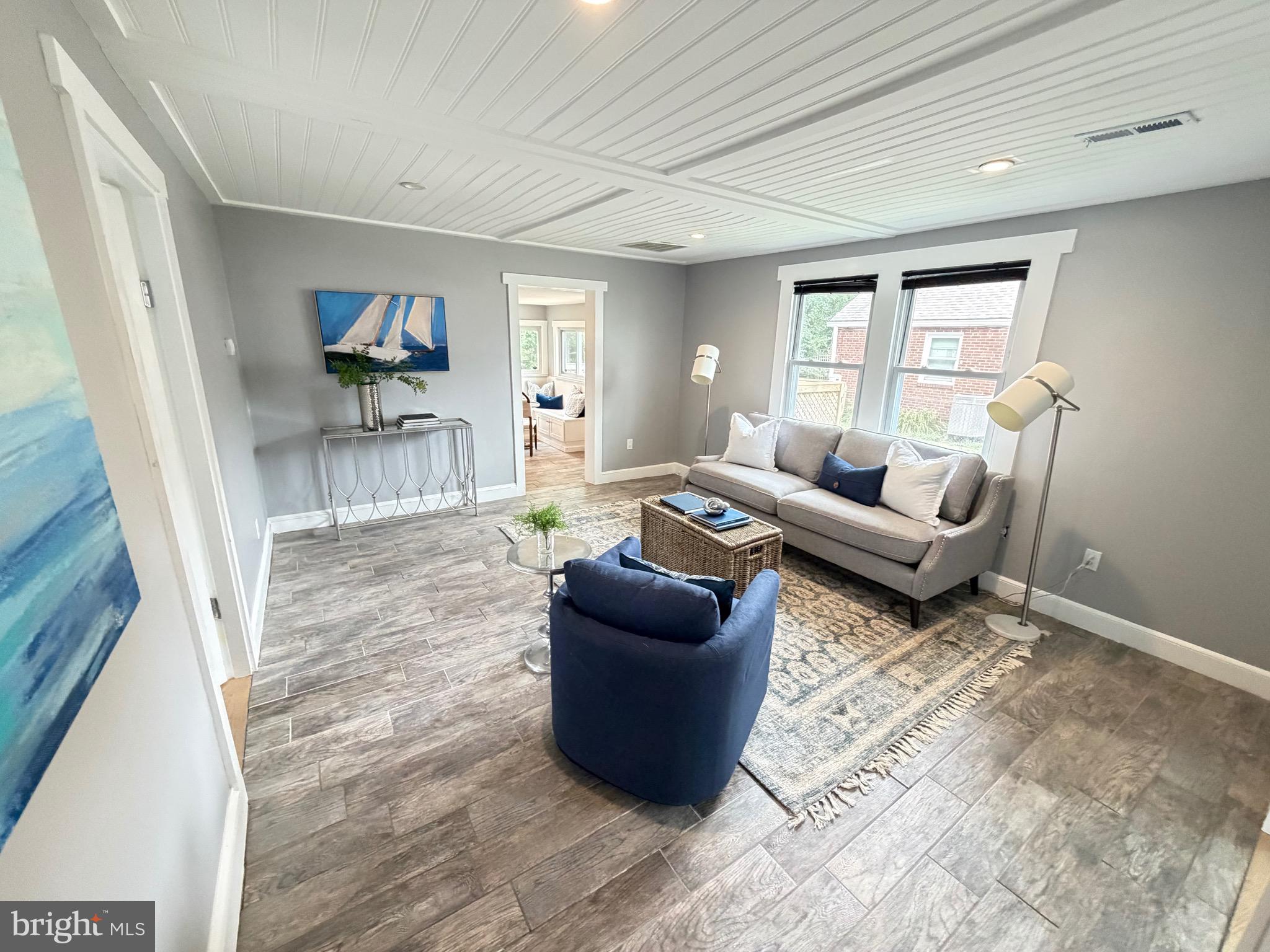 WOODLAND BEACH - Residential