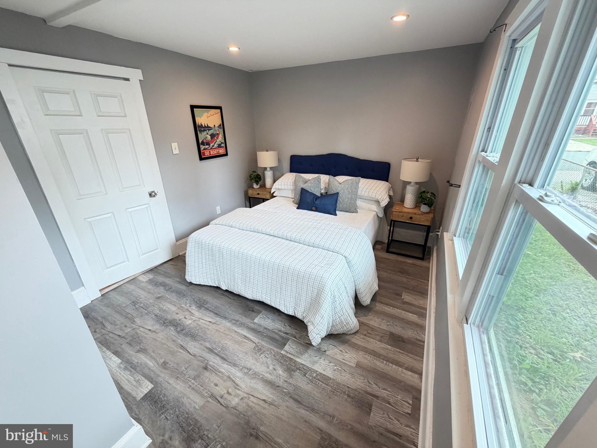 WOODLAND BEACH - Residential