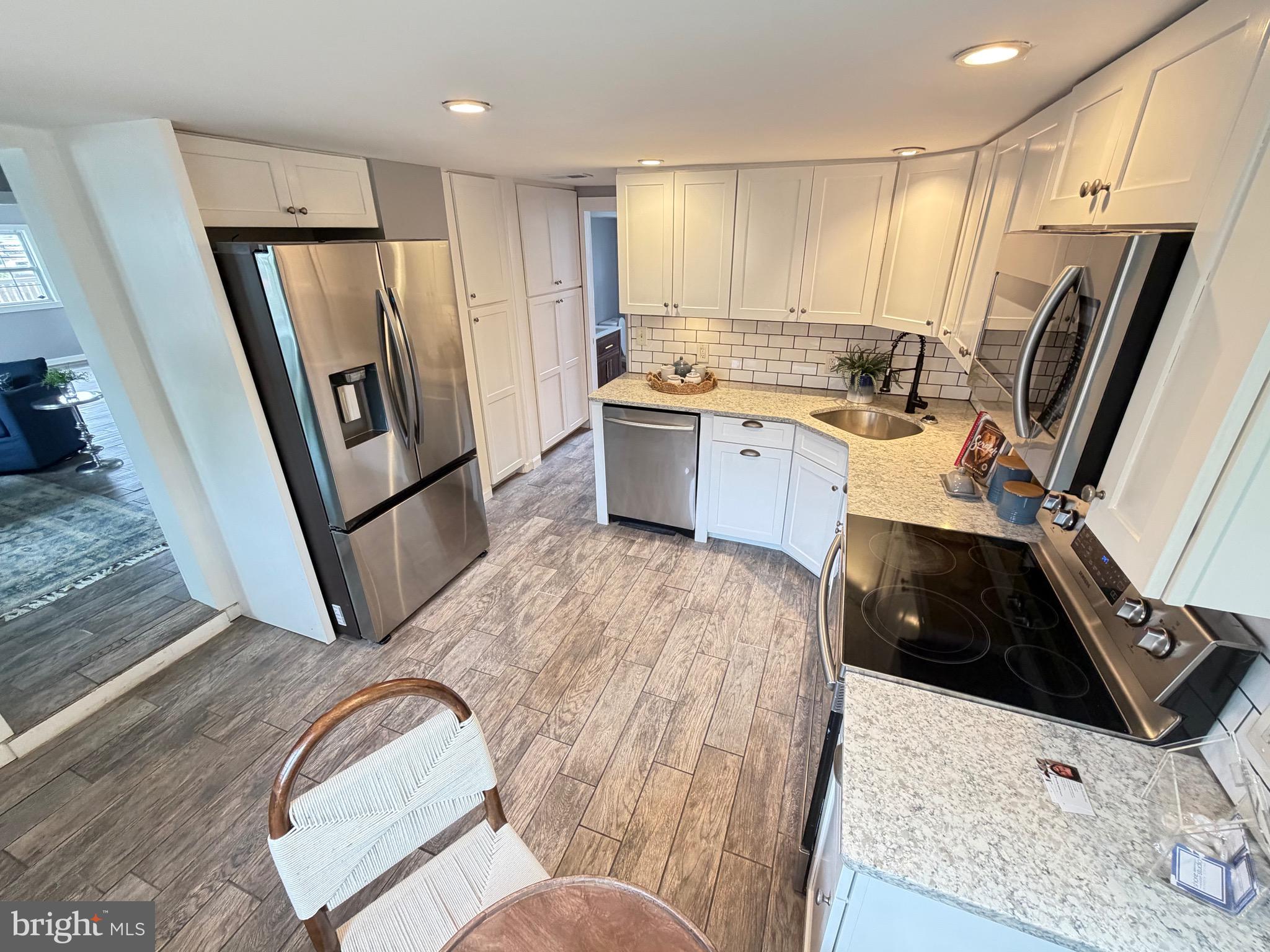 WOODLAND BEACH - Residential