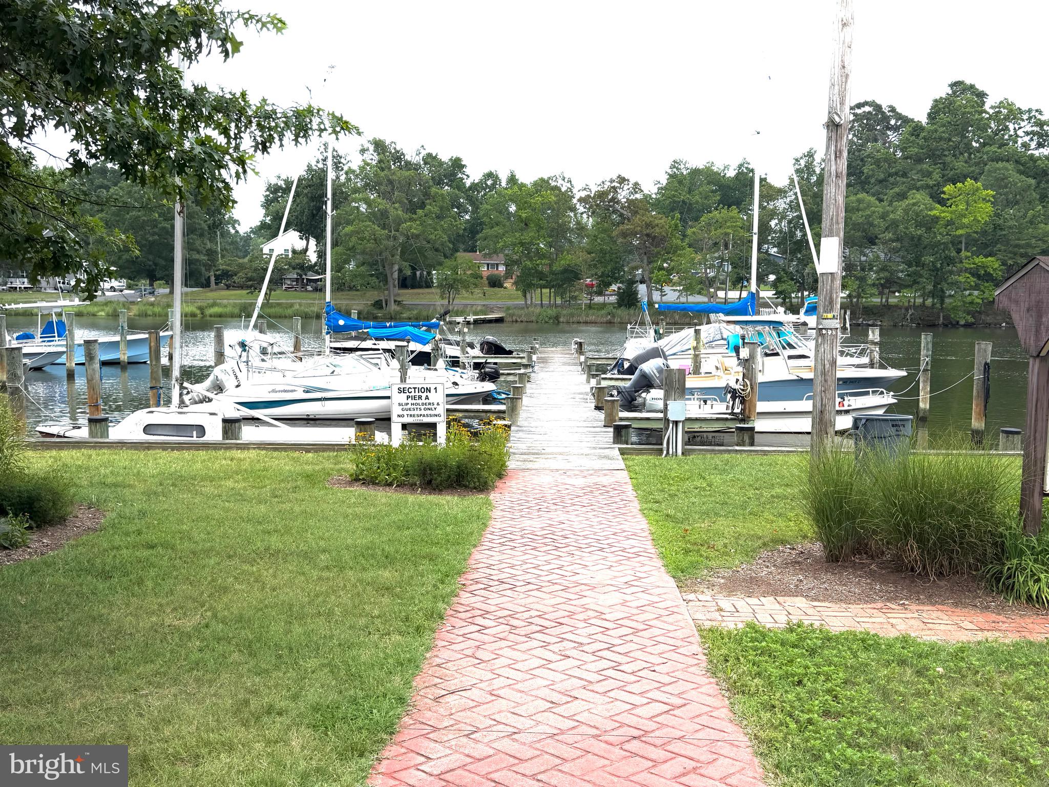 WOODLAND BEACH - Residential