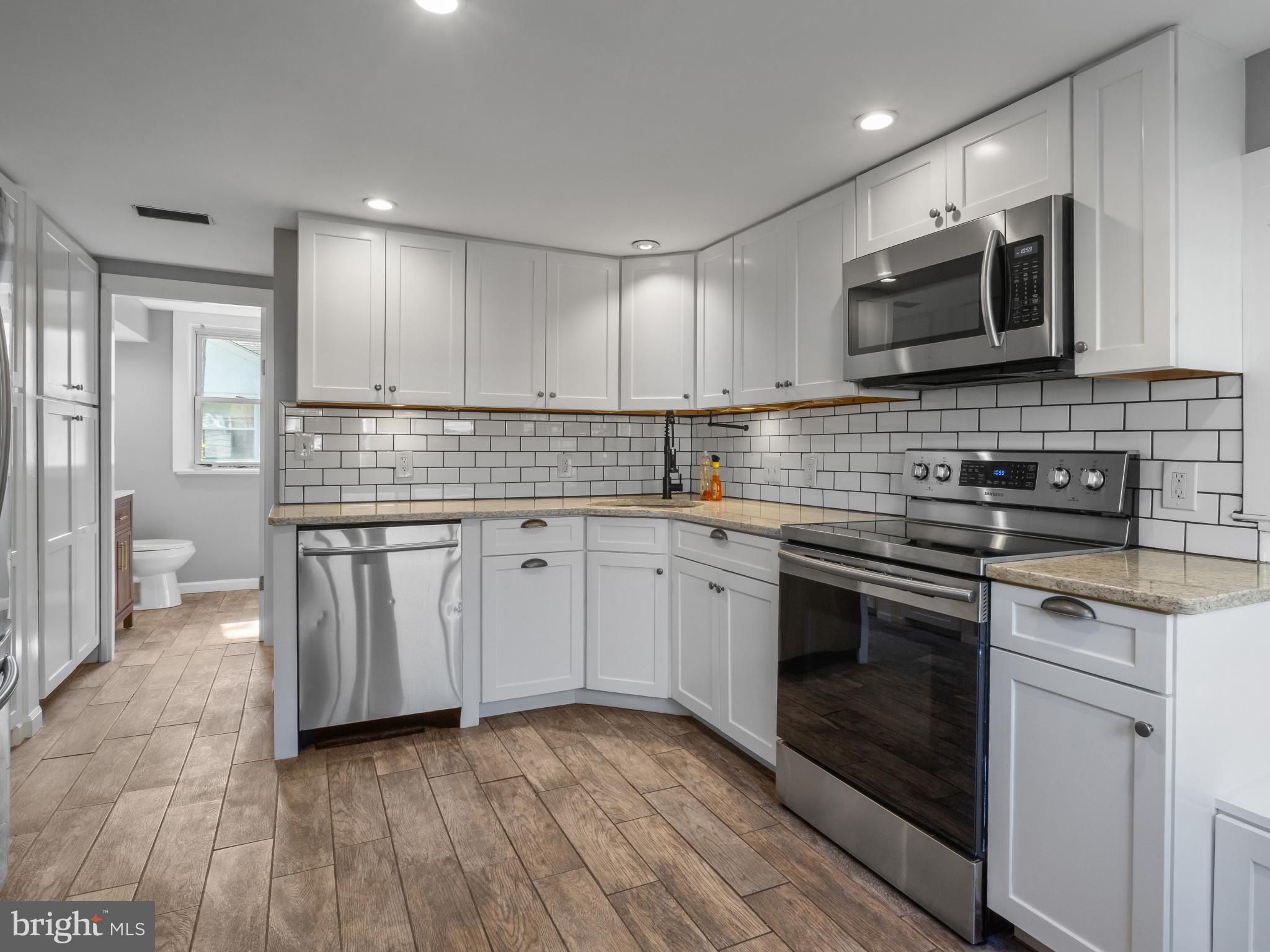 WOODLAND BEACH - Residential