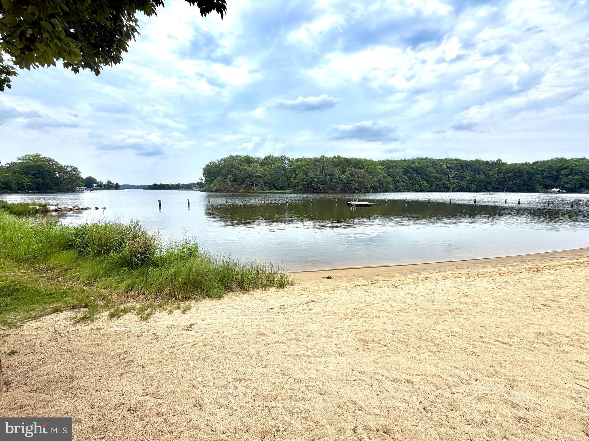WOODLAND BEACH - Residential