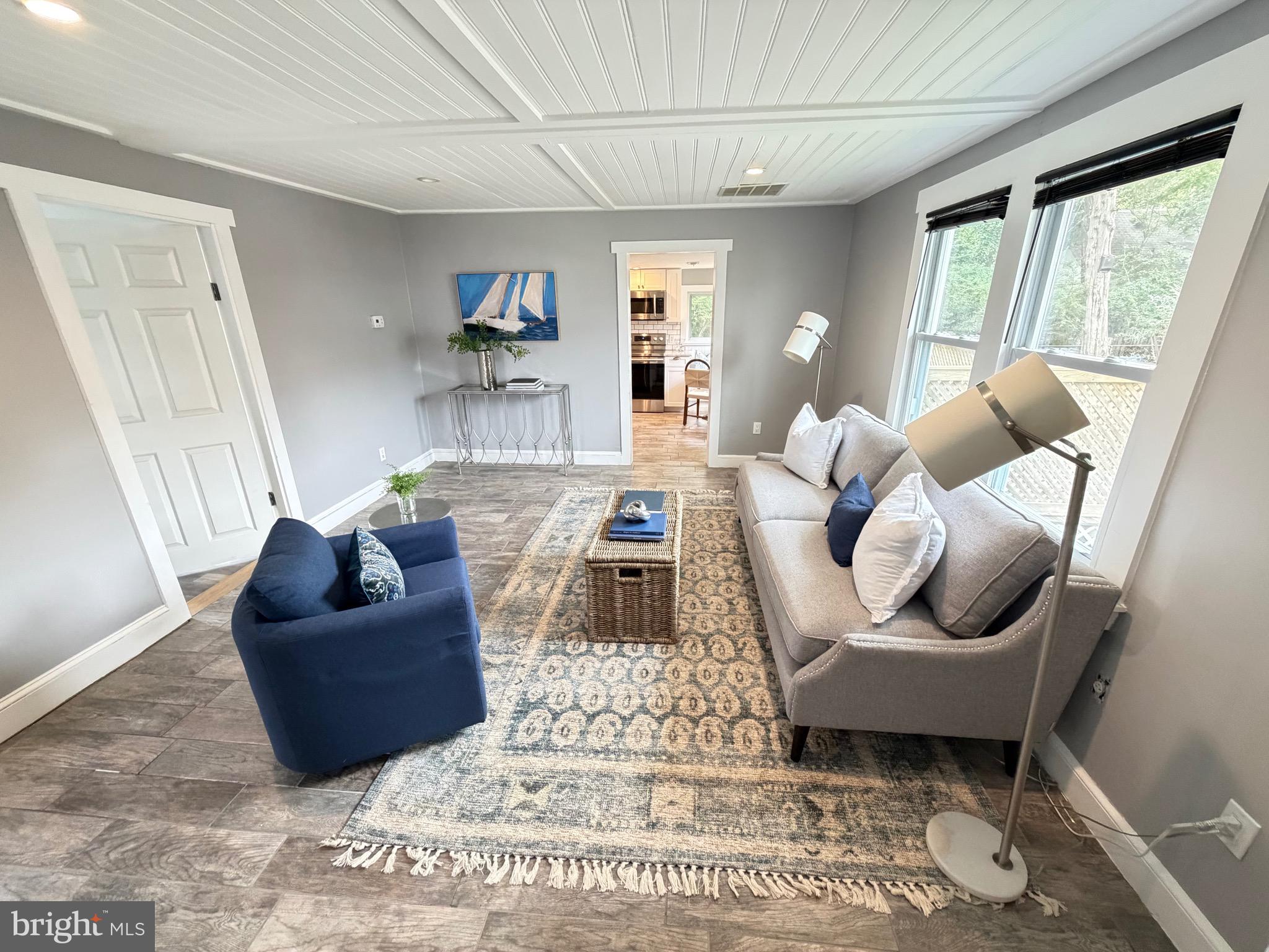 WOODLAND BEACH - Residential