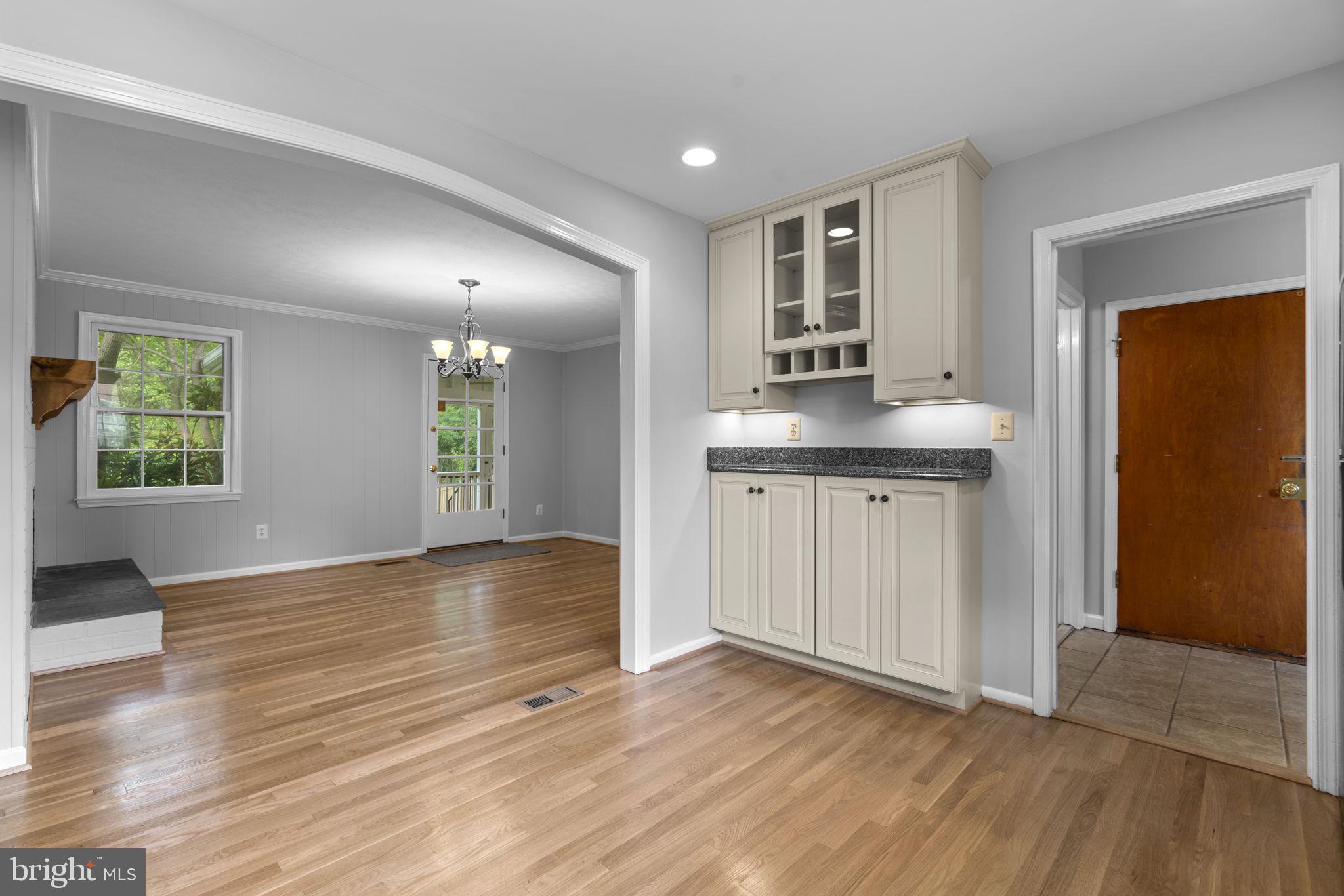 WILLIAMSBURG VILLAGE - Residential