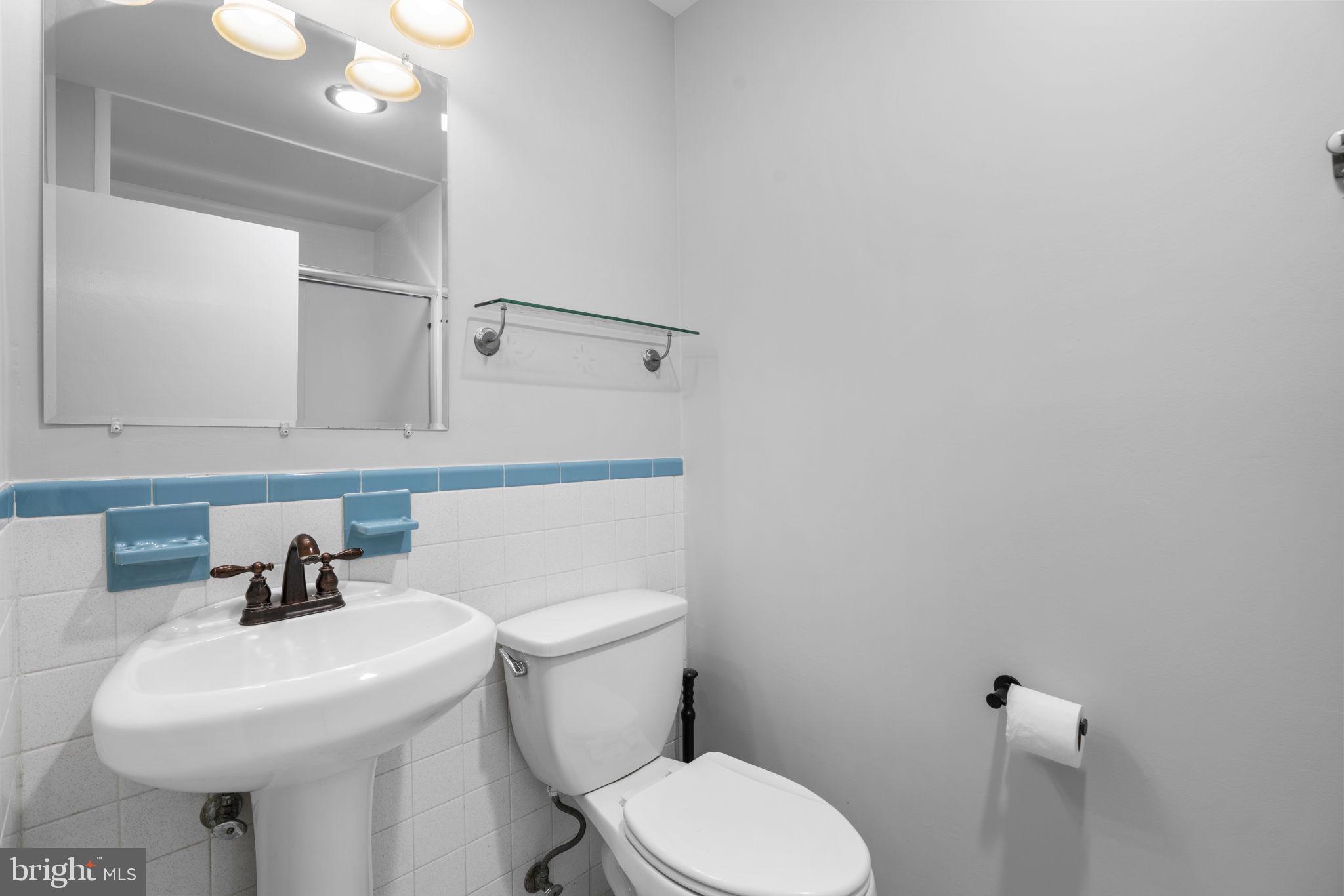 WILLIAMSBURG VILLAGE - Residential