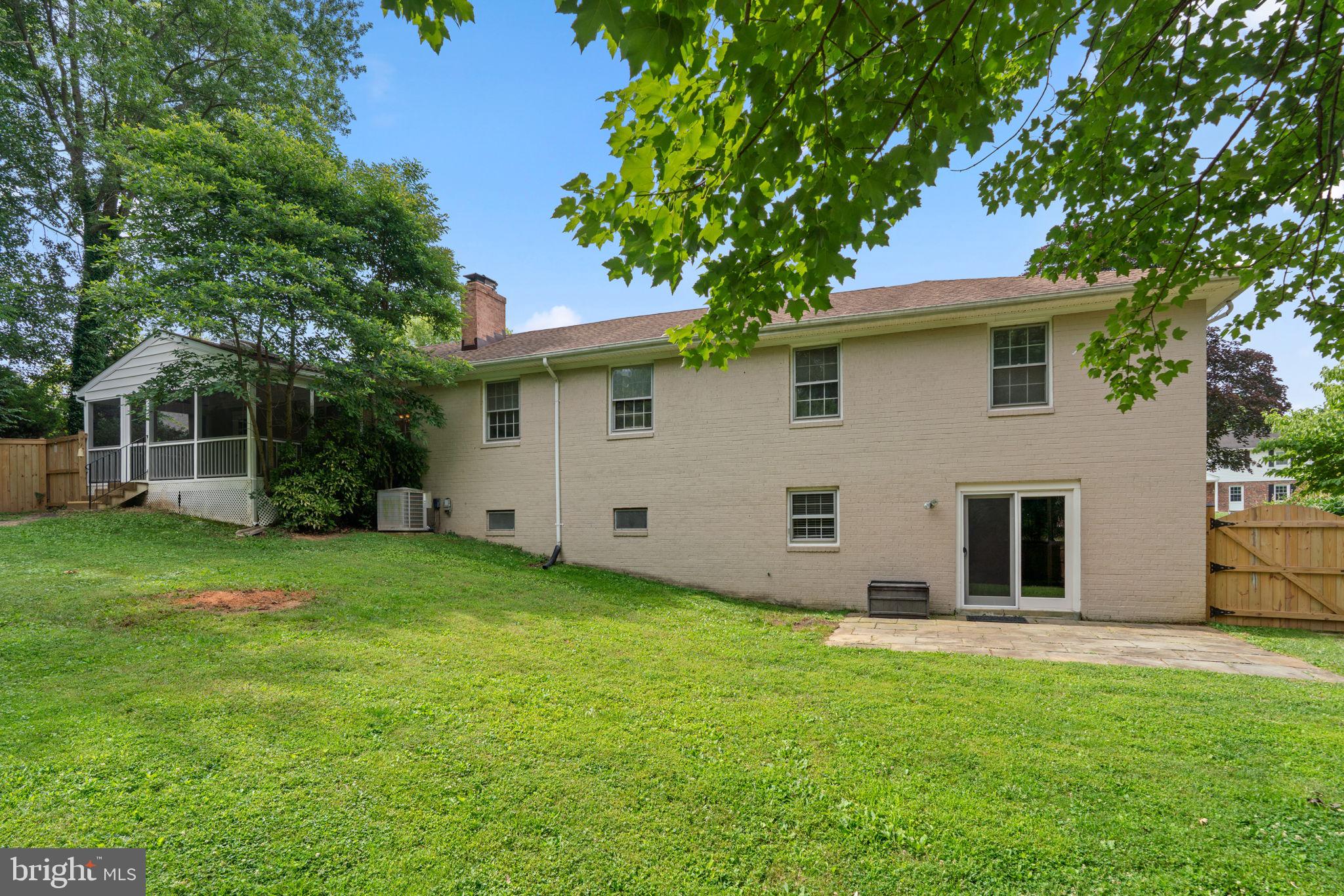 WILLIAMSBURG VILLAGE - Residential