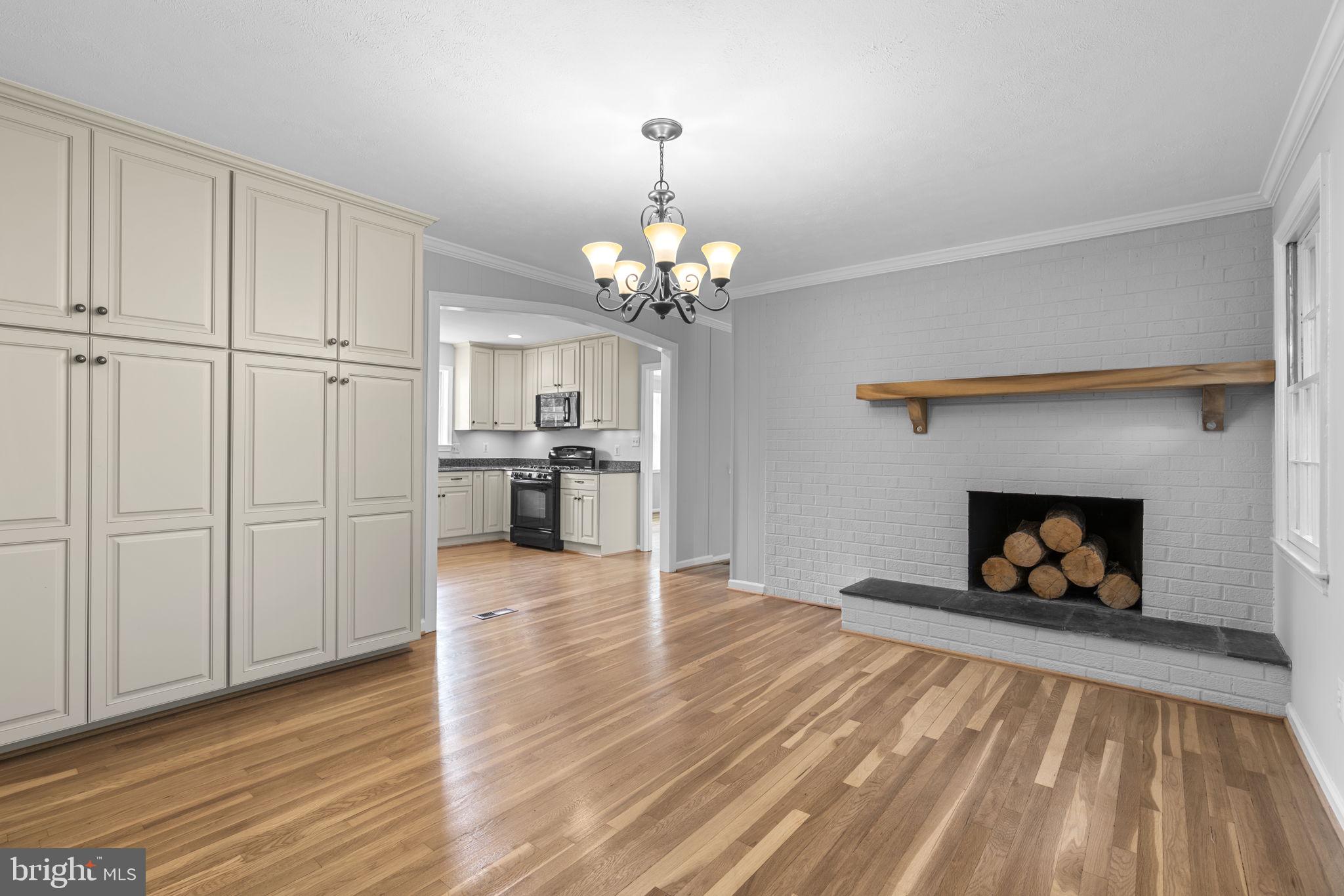 WILLIAMSBURG VILLAGE - Residential