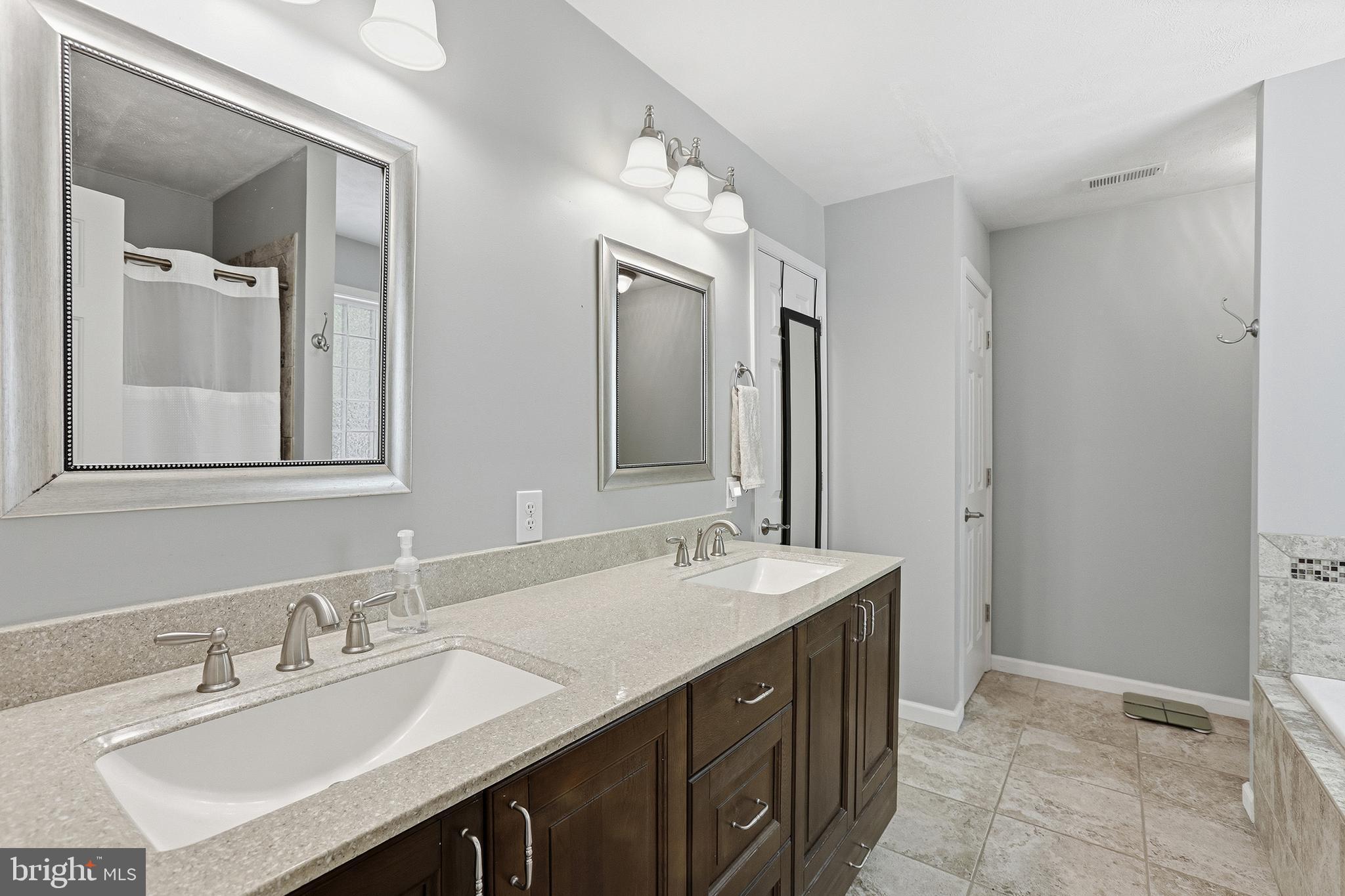 PRESIDENTIAL LAKES - Residential