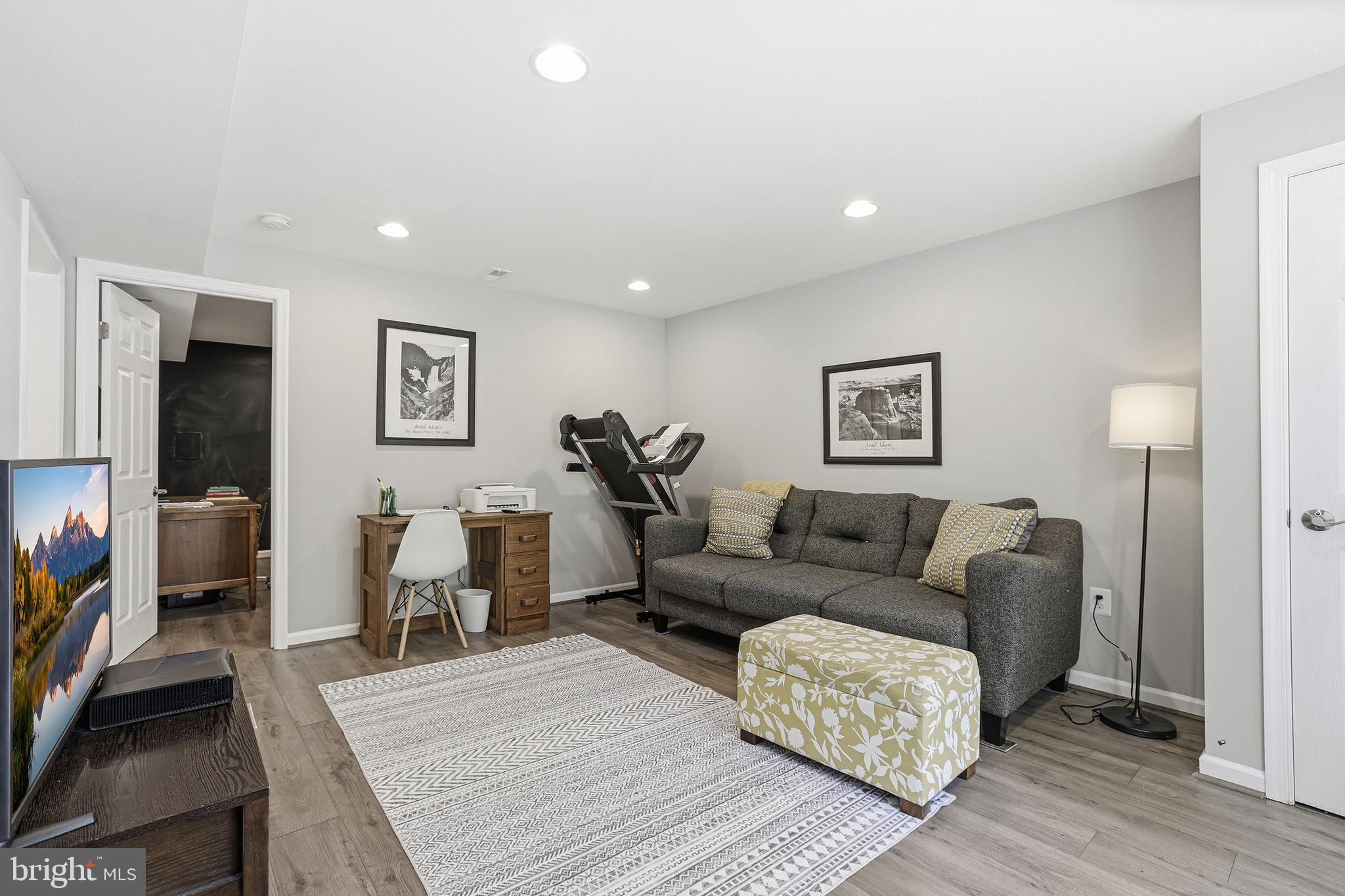 PRESIDENTIAL LAKES - Residential