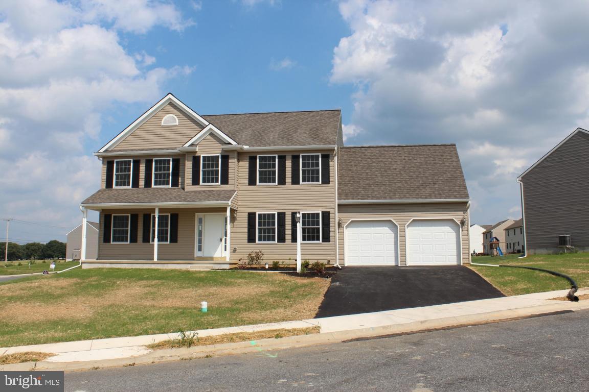 TO BE BUILT ''HAMPSHIRE III FLOOR PLAN''. ONE OF OUR MOST EXCITING NEW FLOOR PLANS. THIS HOME FEATURES A DRAMATIC 2 STORY FOYER WITH OPEN FLOOR PLAN THAT BOASTS A LARGE GOURMET KITCHEN WITH BREAKFAST AREA*1ST FLR FAMILY RM AND FORMAL DINING RM*2ND FLR LAUNDRY*COMMUNITY IS ADJACENT TO WEAVER PARK*MANY OTHER FLOOR PLANS AND LOTS! WE CAN ALSO CUSTOMIZE TO YOUR DREAMS*COME VISIT MODEL HOME!*