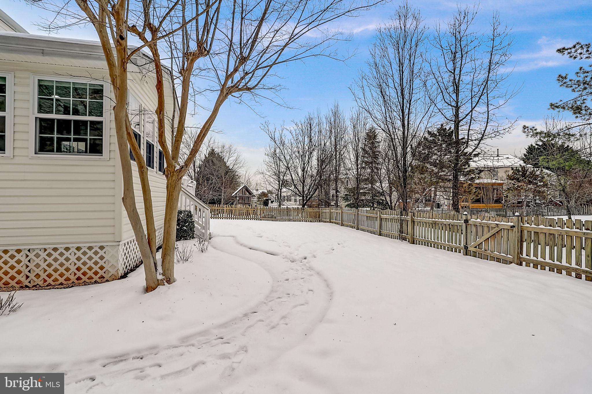 ASHBURN VILLAGE - Residential