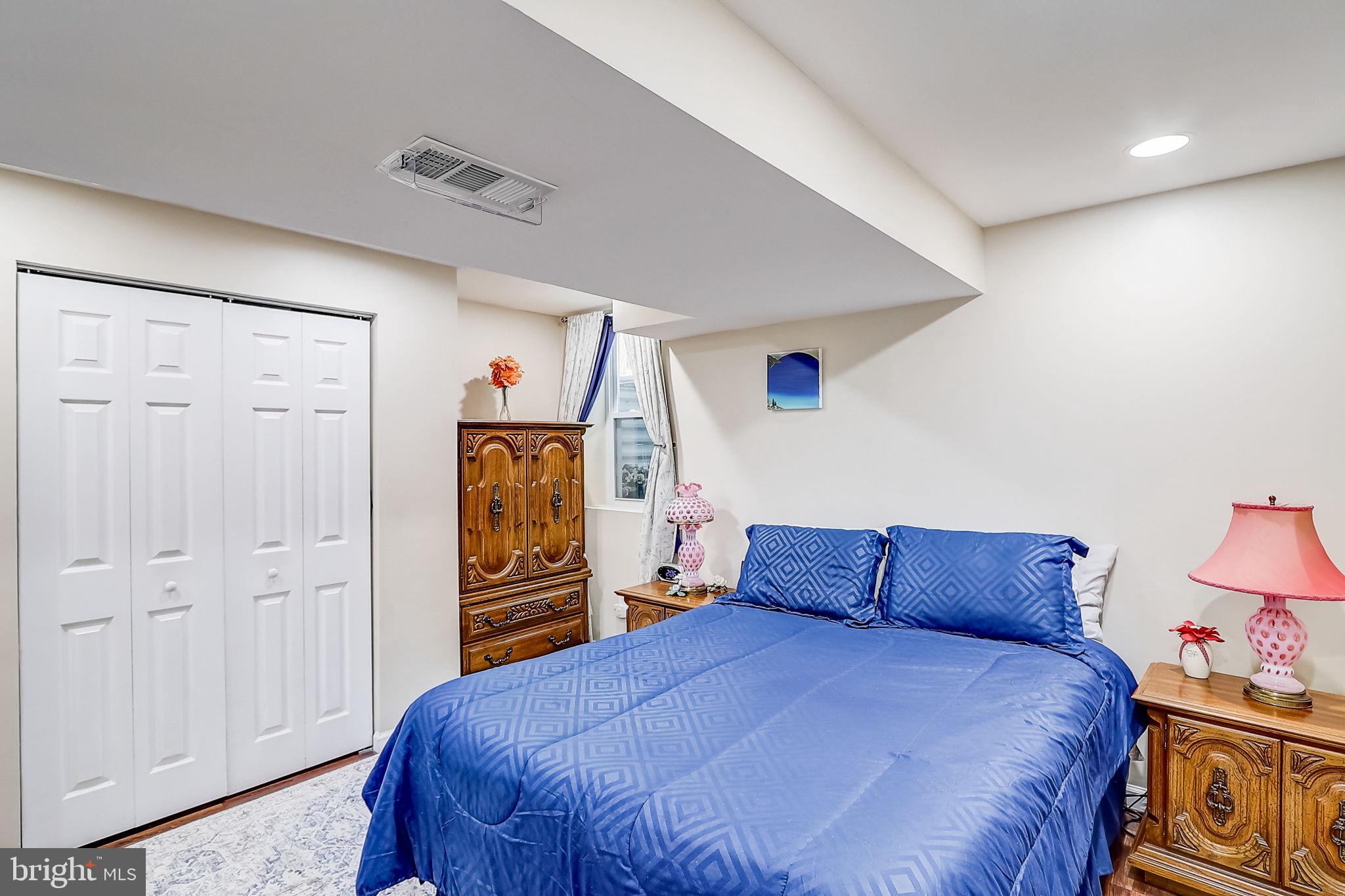 ASHBURN VILLAGE - Residential