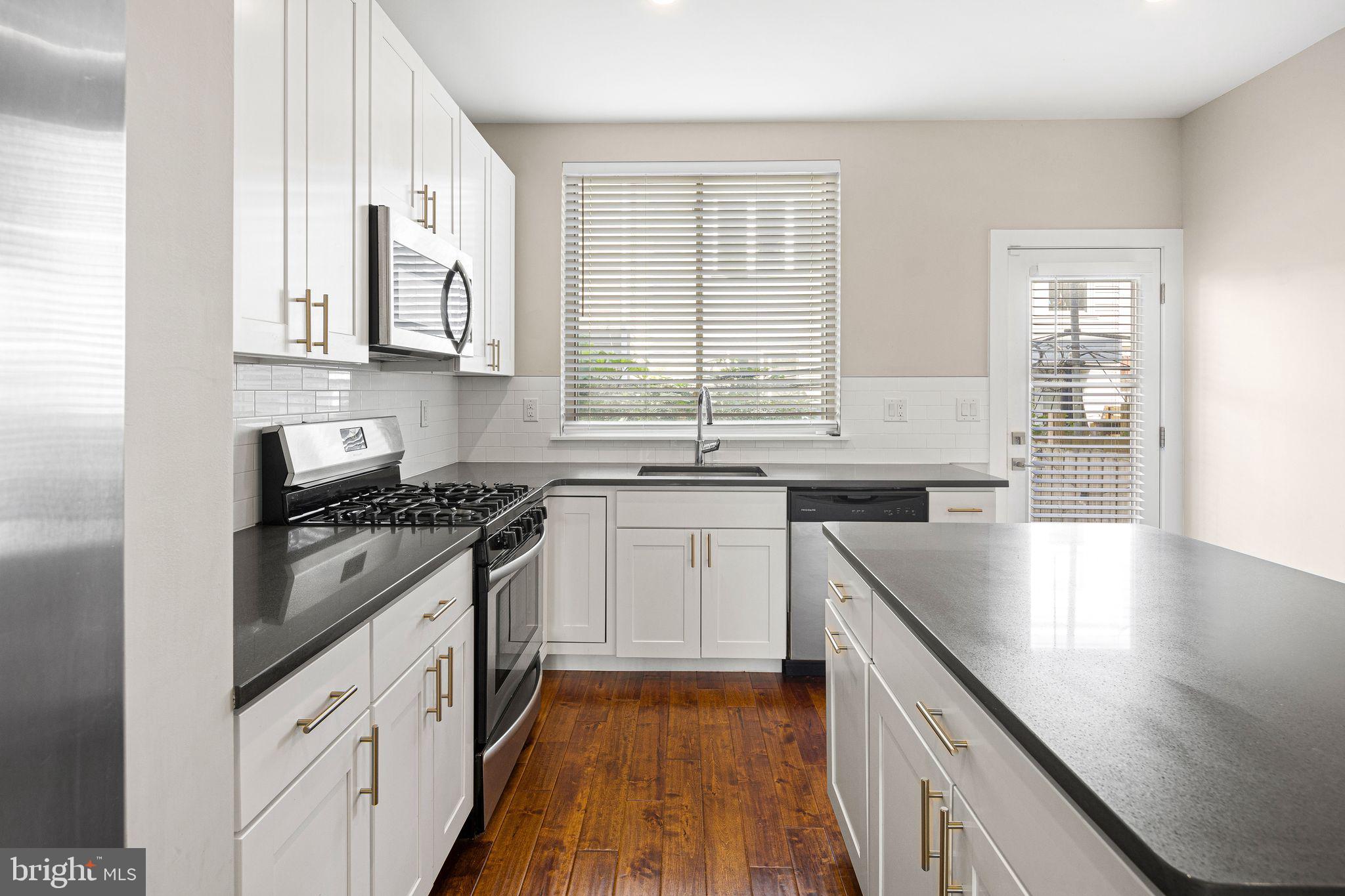 POINT BREEZE - Residential