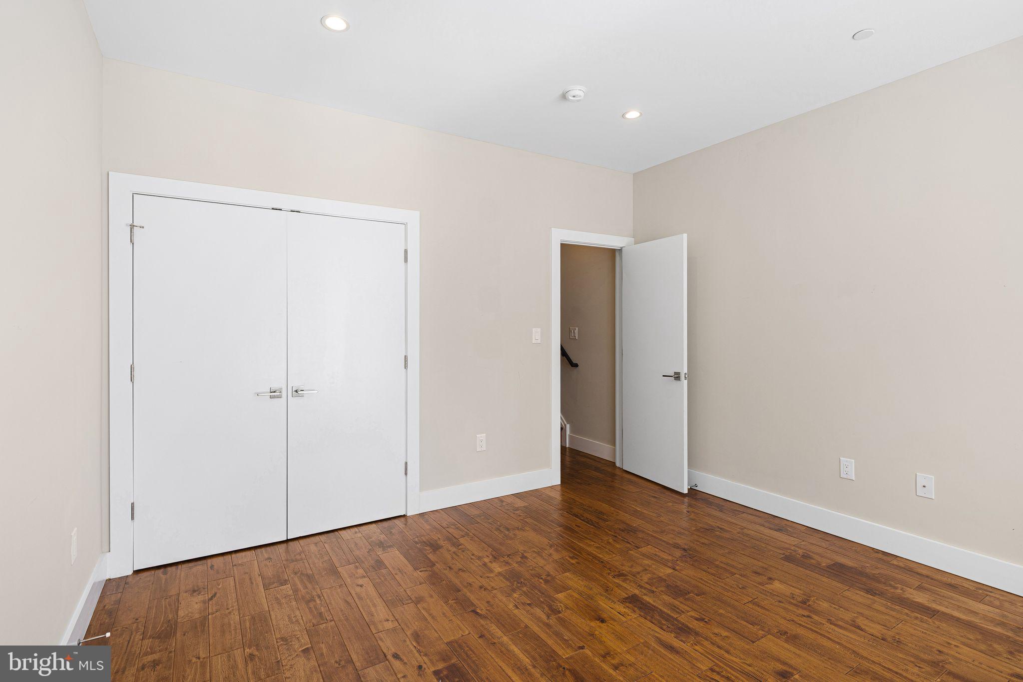 POINT BREEZE - Residential