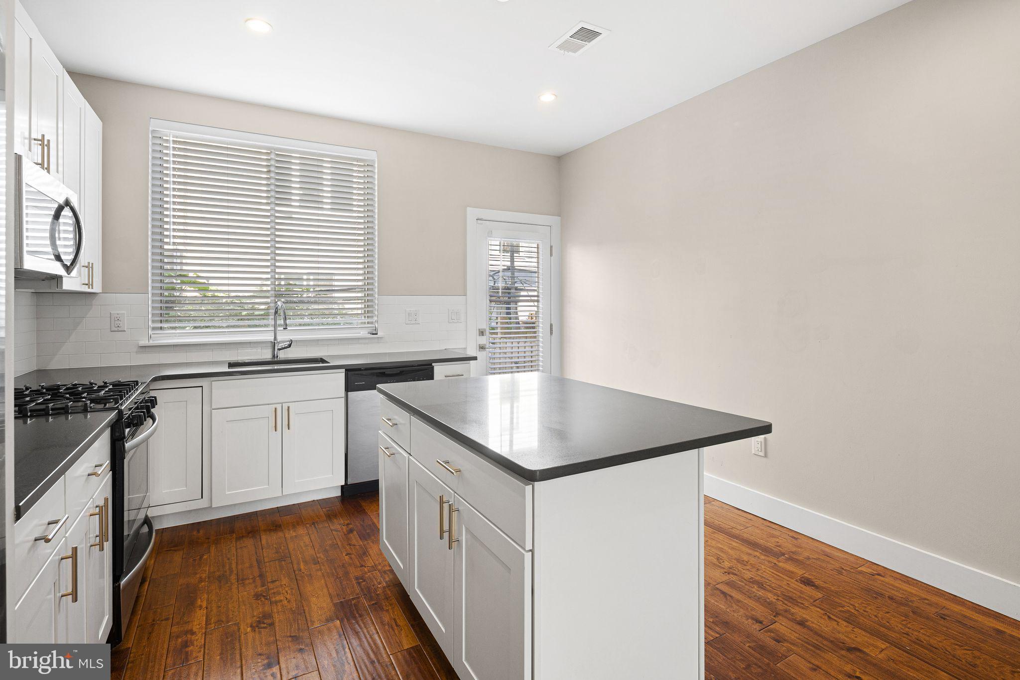 POINT BREEZE - Residential