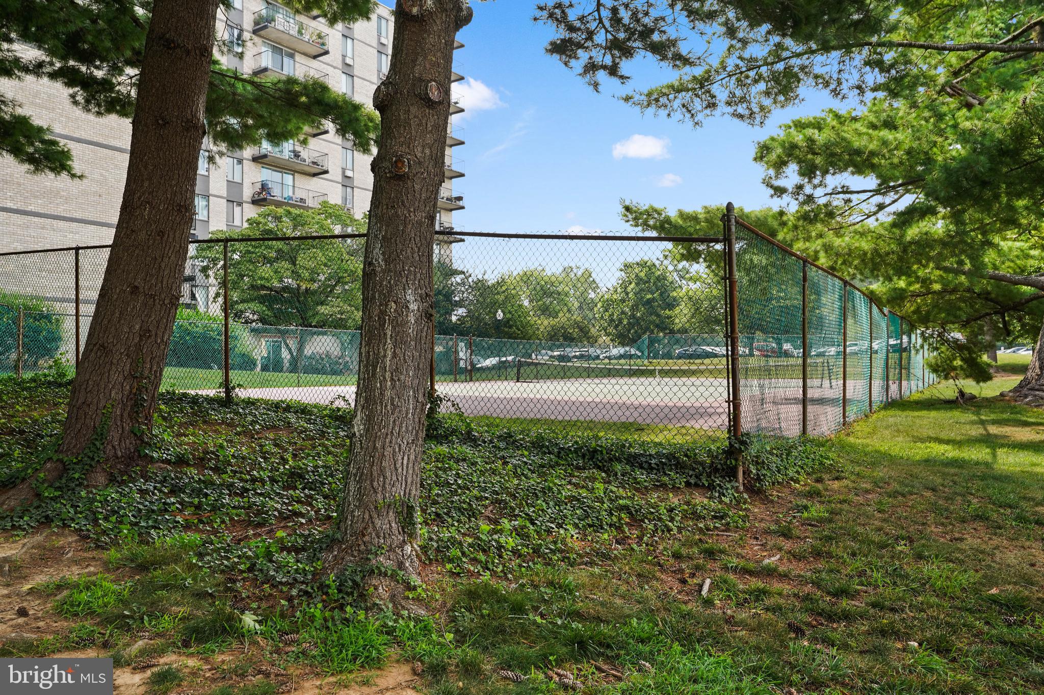 LAFAYETTE PARK CONDOMINIUM - Residential