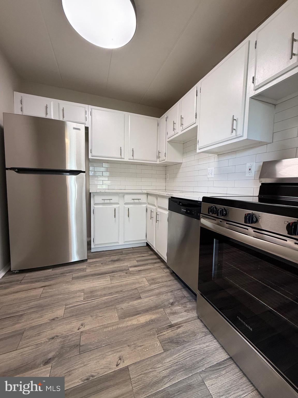COUNTRY CLUB GREEN - Residential Lease