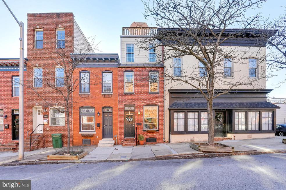 2 bed 2.5 bath in Upper Fells Point! Great Location!! One block from Patterson Park ! Great Price!  Excellent Opportunity To Build Some Sweat Equity!  Rental Possibilities!! Bank Owned, Buyer to verify ground rent. As-is, Seller will make no repairs. 3 Levels with Roof Top Deck!  Needs Some TLC !
