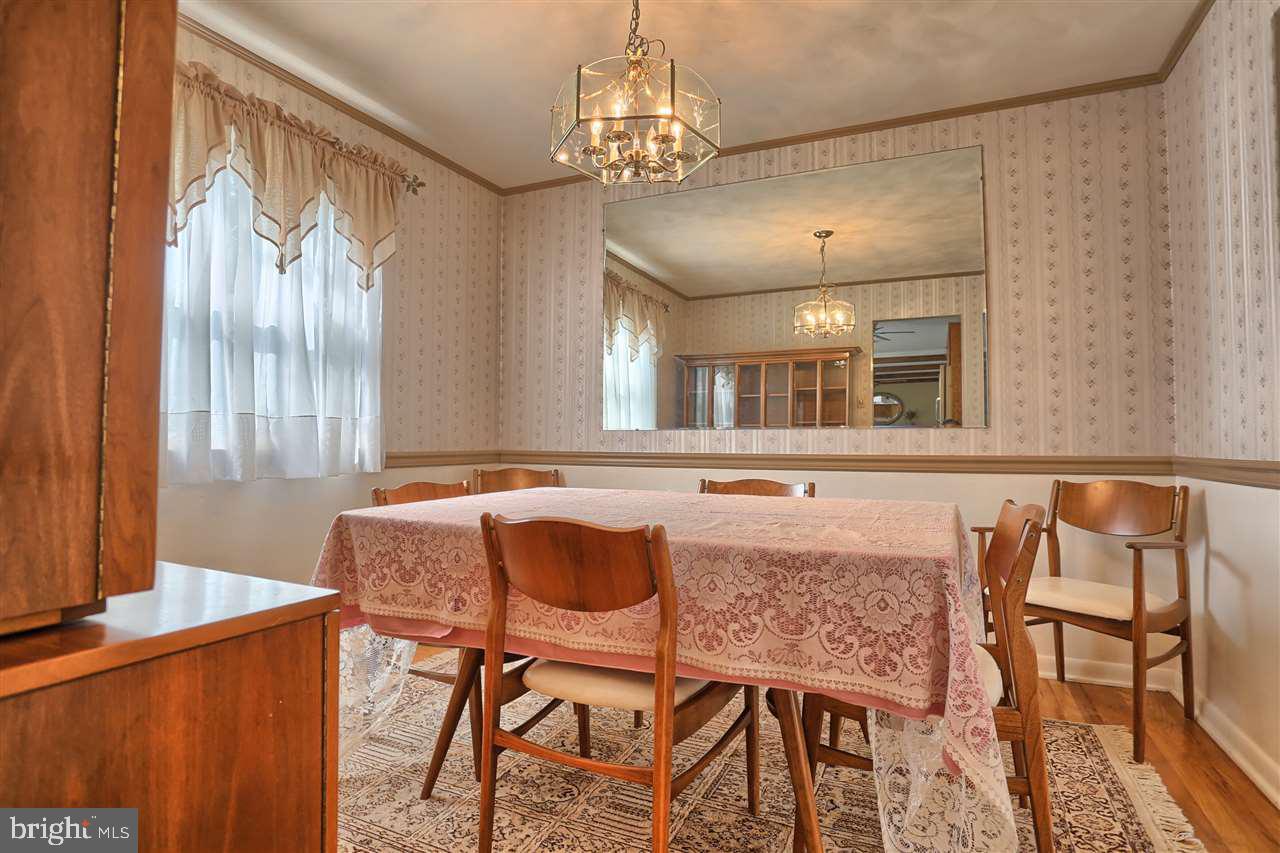 DEVON MANOR - Residential