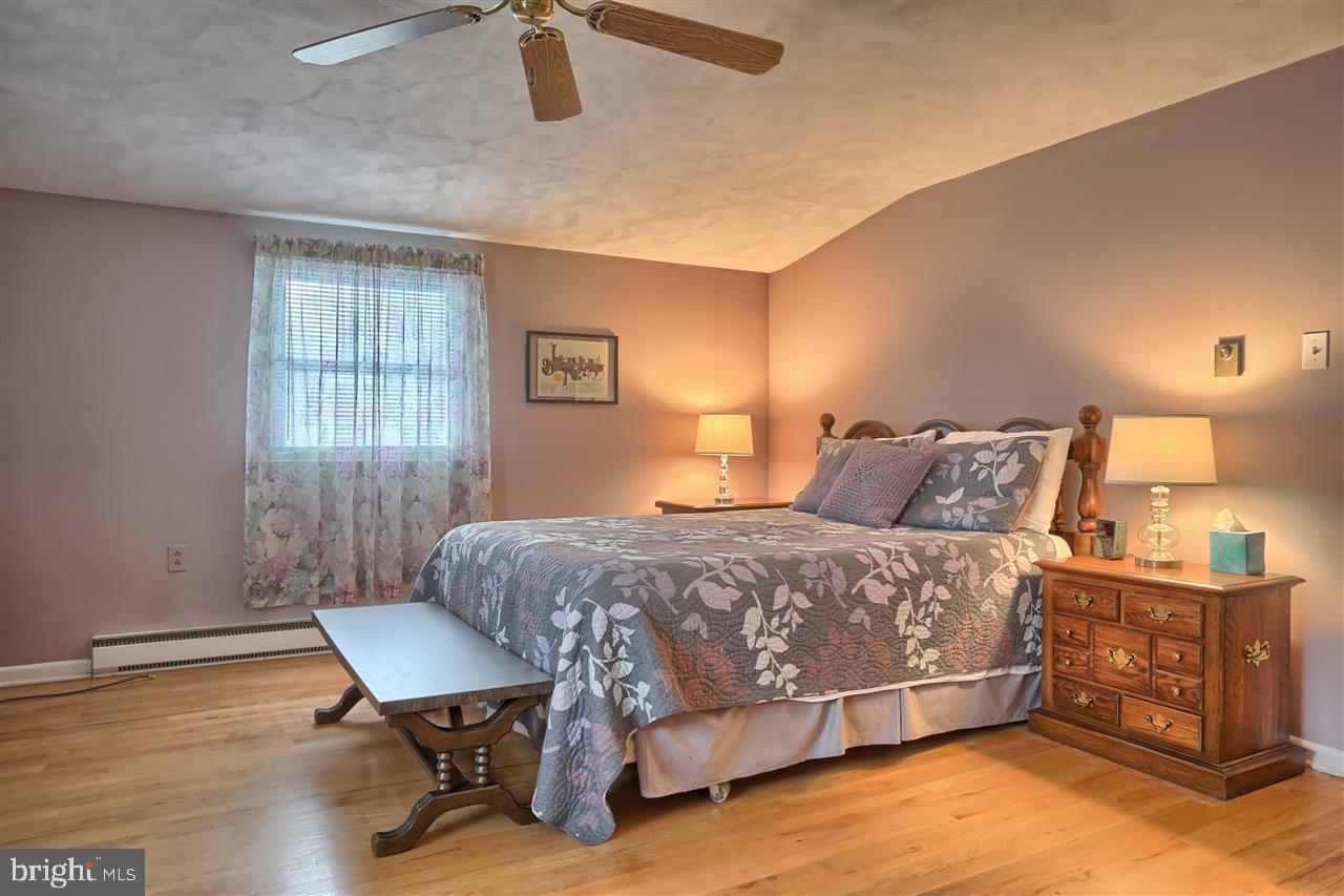 DEVON MANOR - Residential