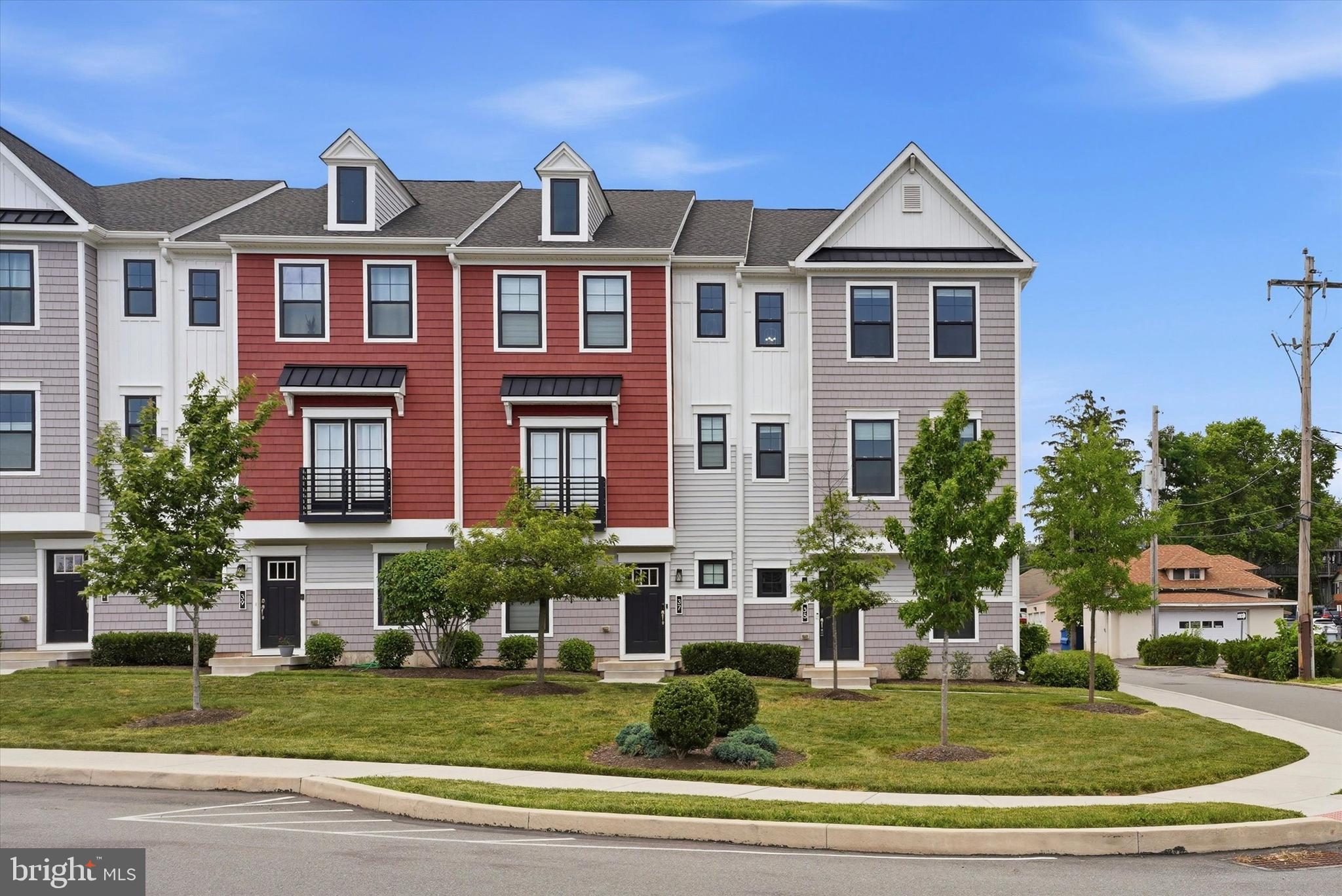 FREELAND SQUARE - Residential