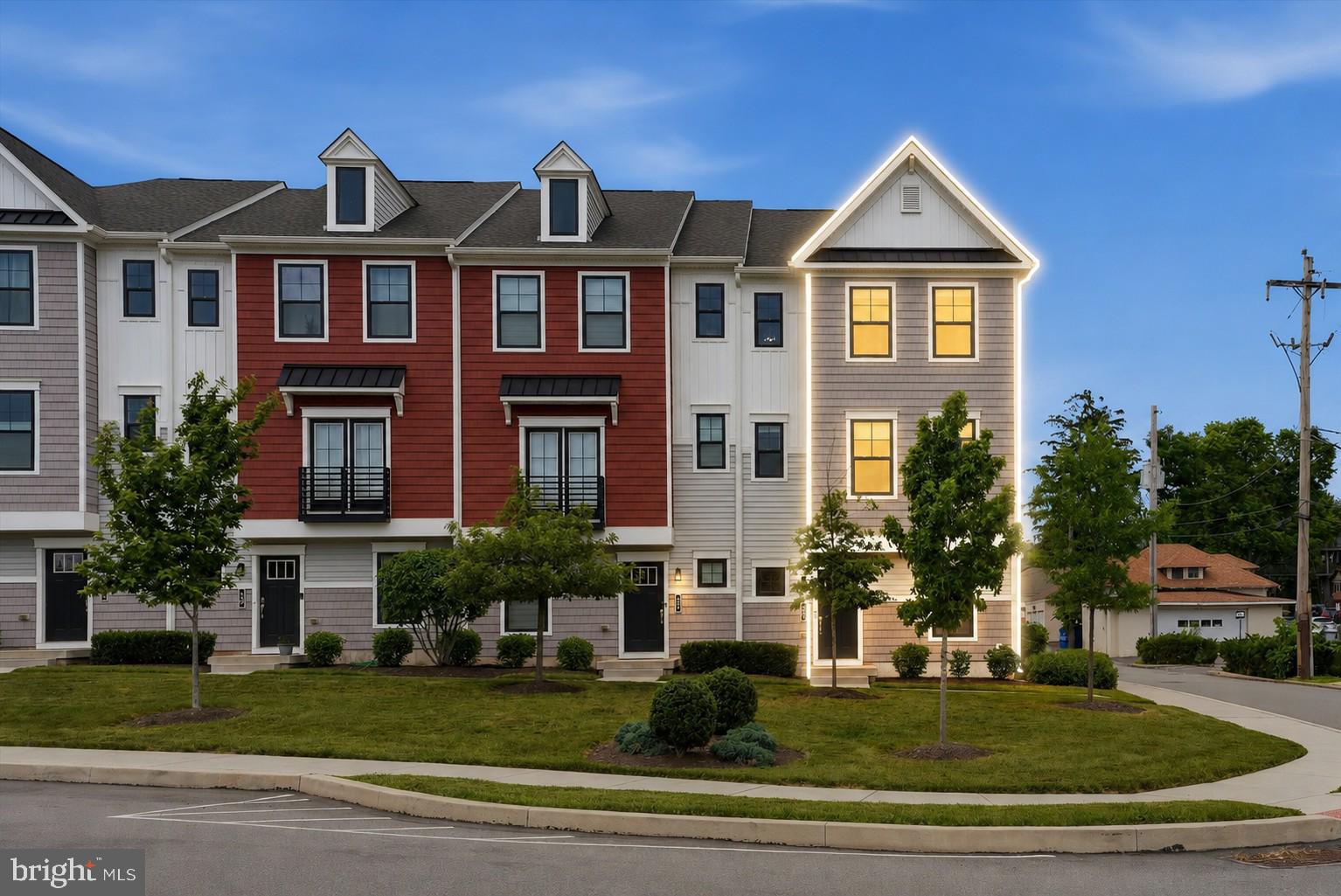 FREELAND SQUARE - Residential