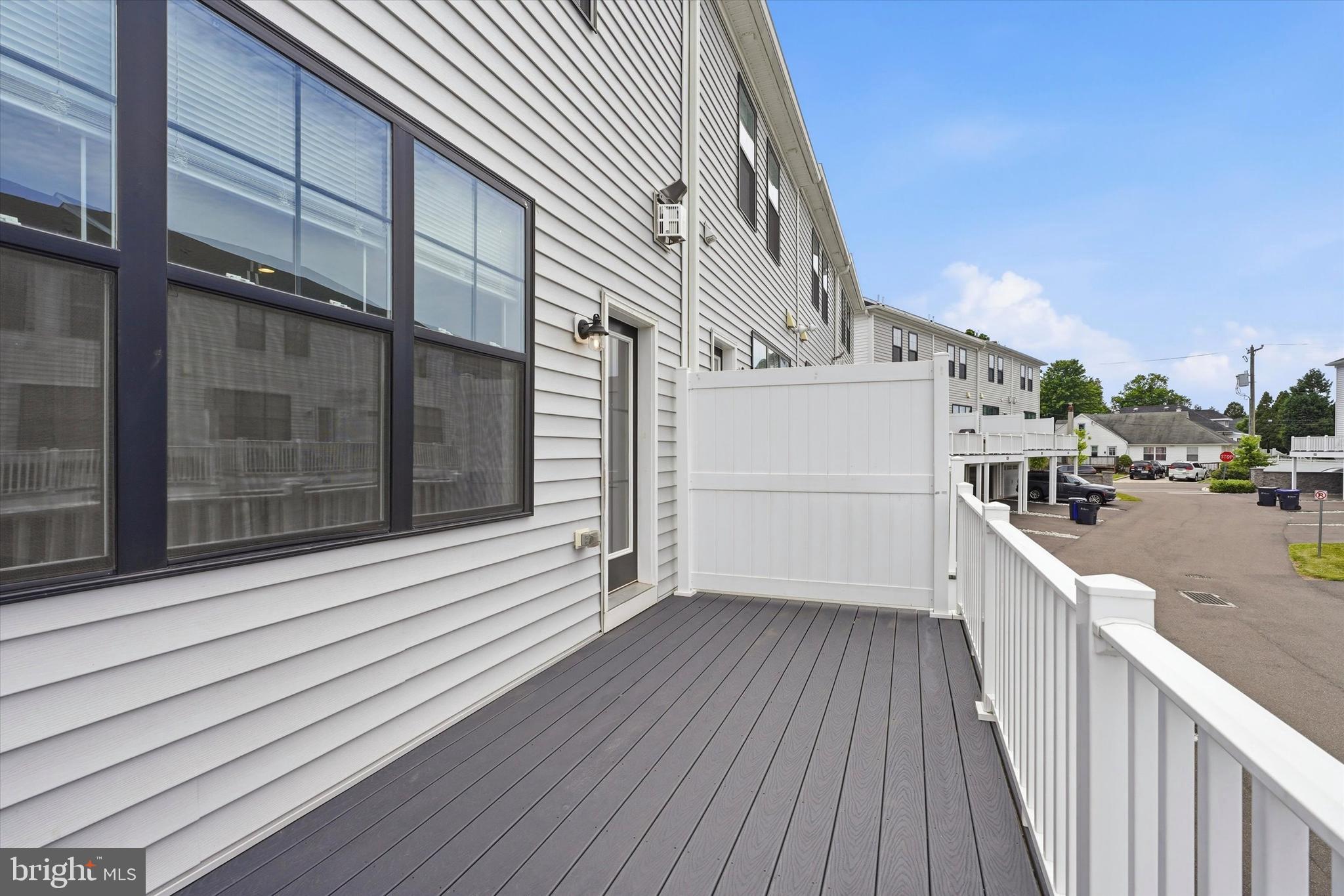 FREELAND SQUARE - Residential