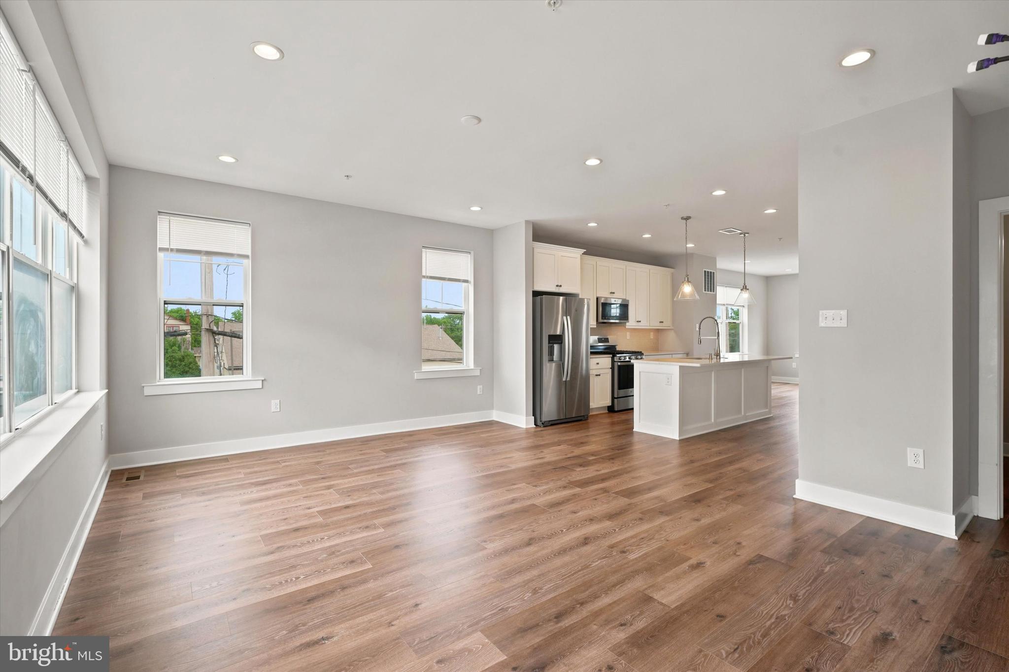FREELAND SQUARE - Residential