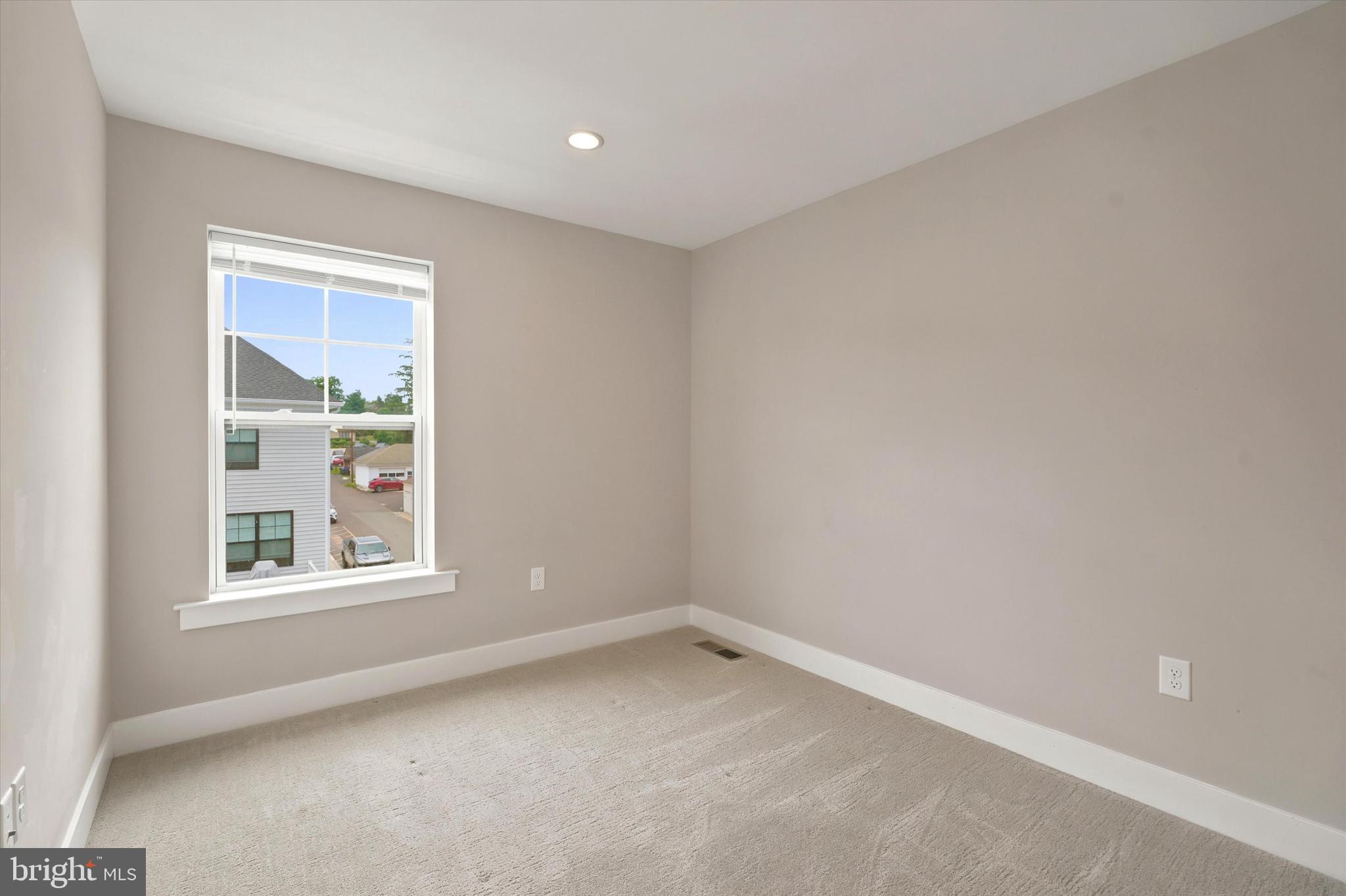 FREELAND SQUARE - Residential