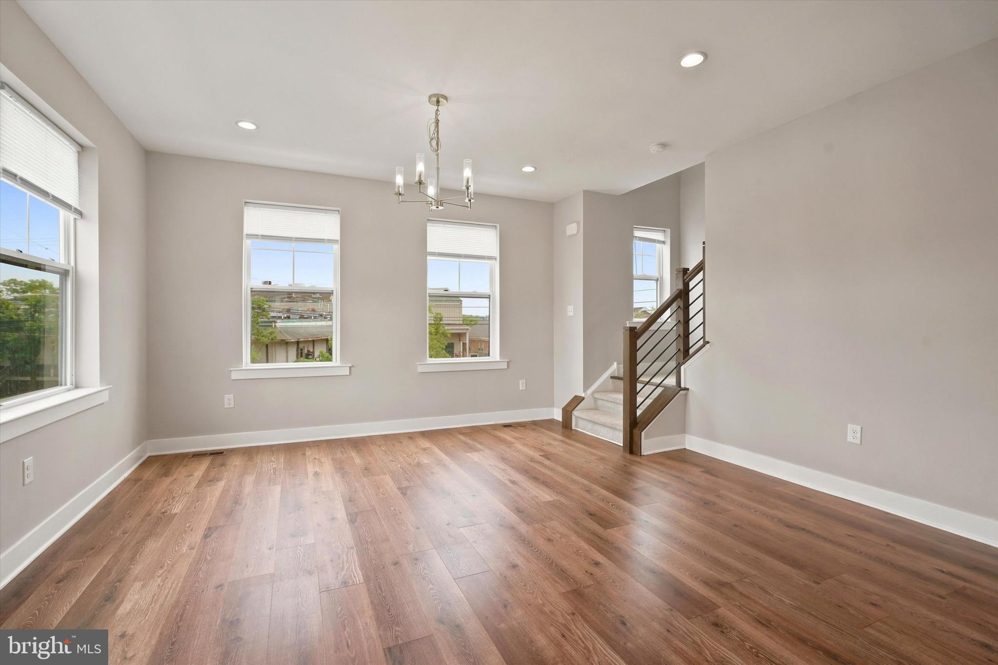 FREELAND SQUARE - Residential