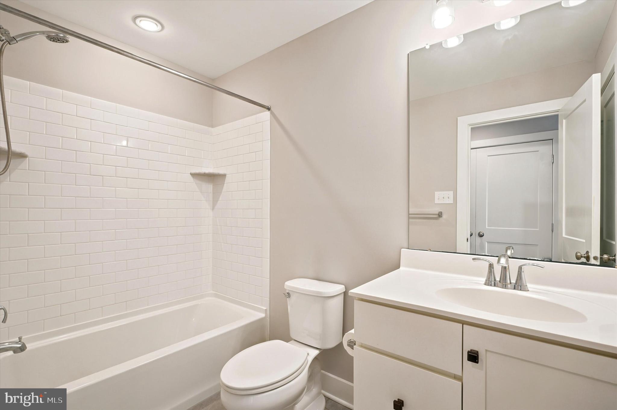 FREELAND SQUARE - Residential