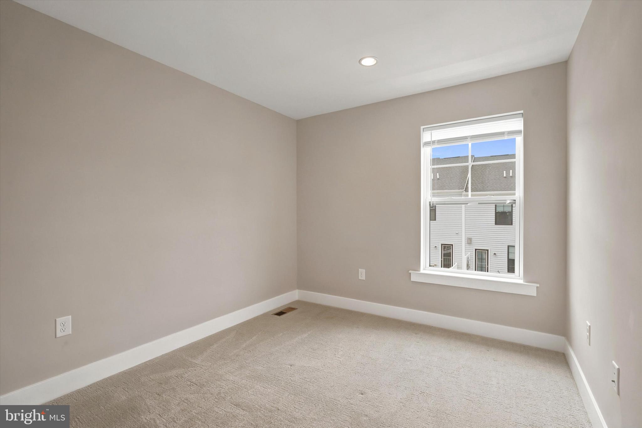 FREELAND SQUARE - Residential