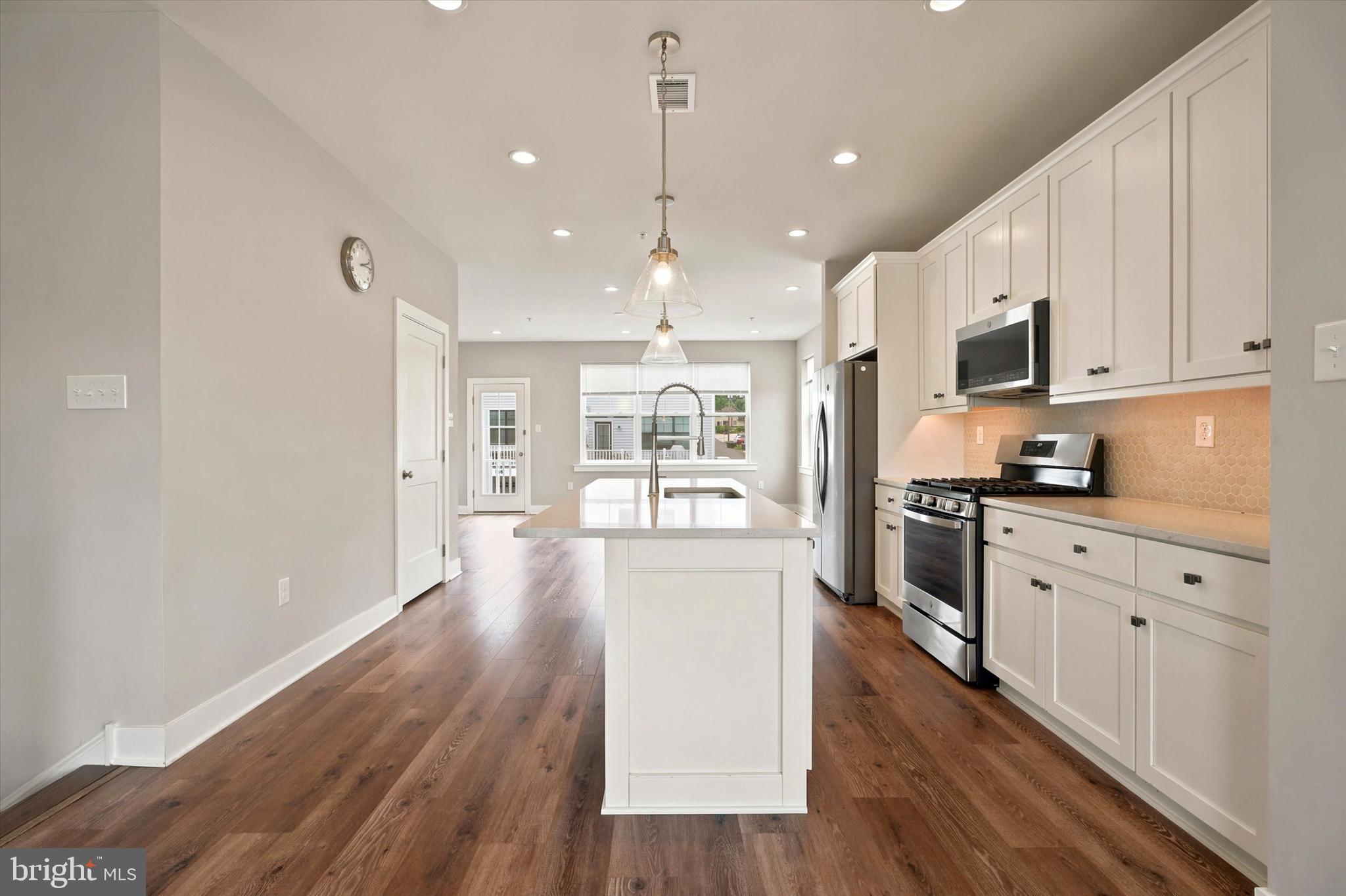 FREELAND SQUARE - Residential