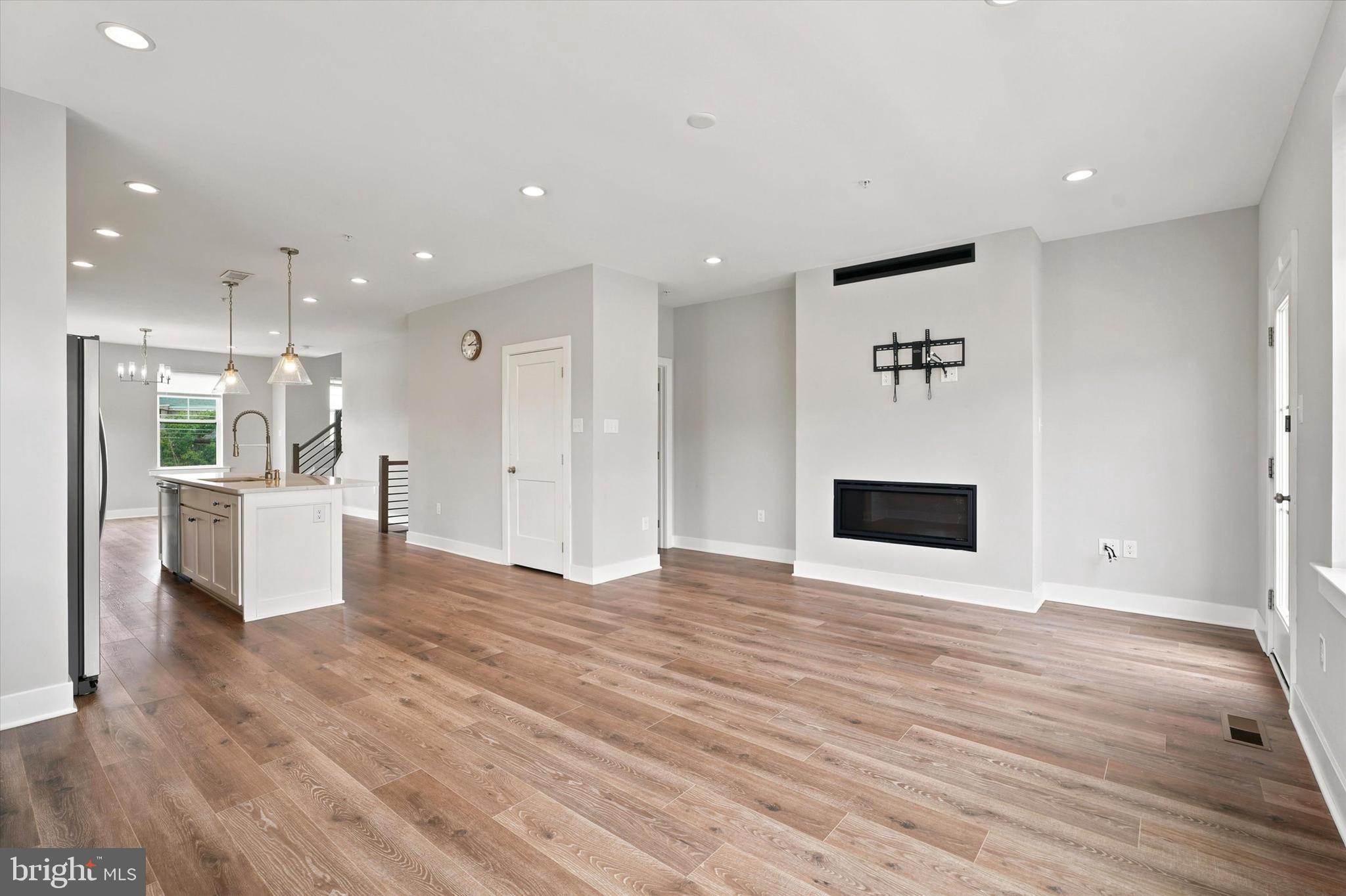 FREELAND SQUARE - Residential