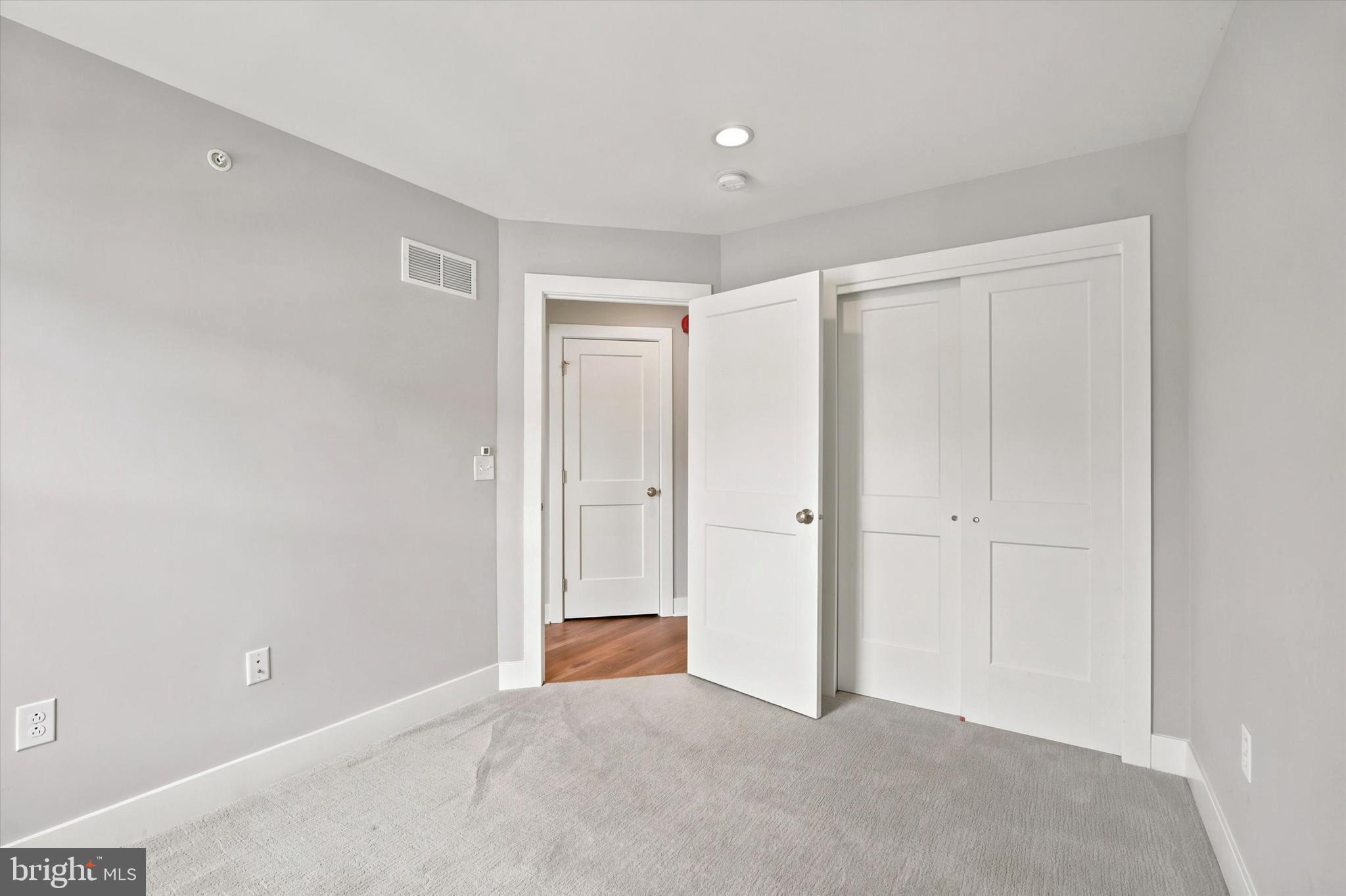 FREELAND SQUARE - Residential