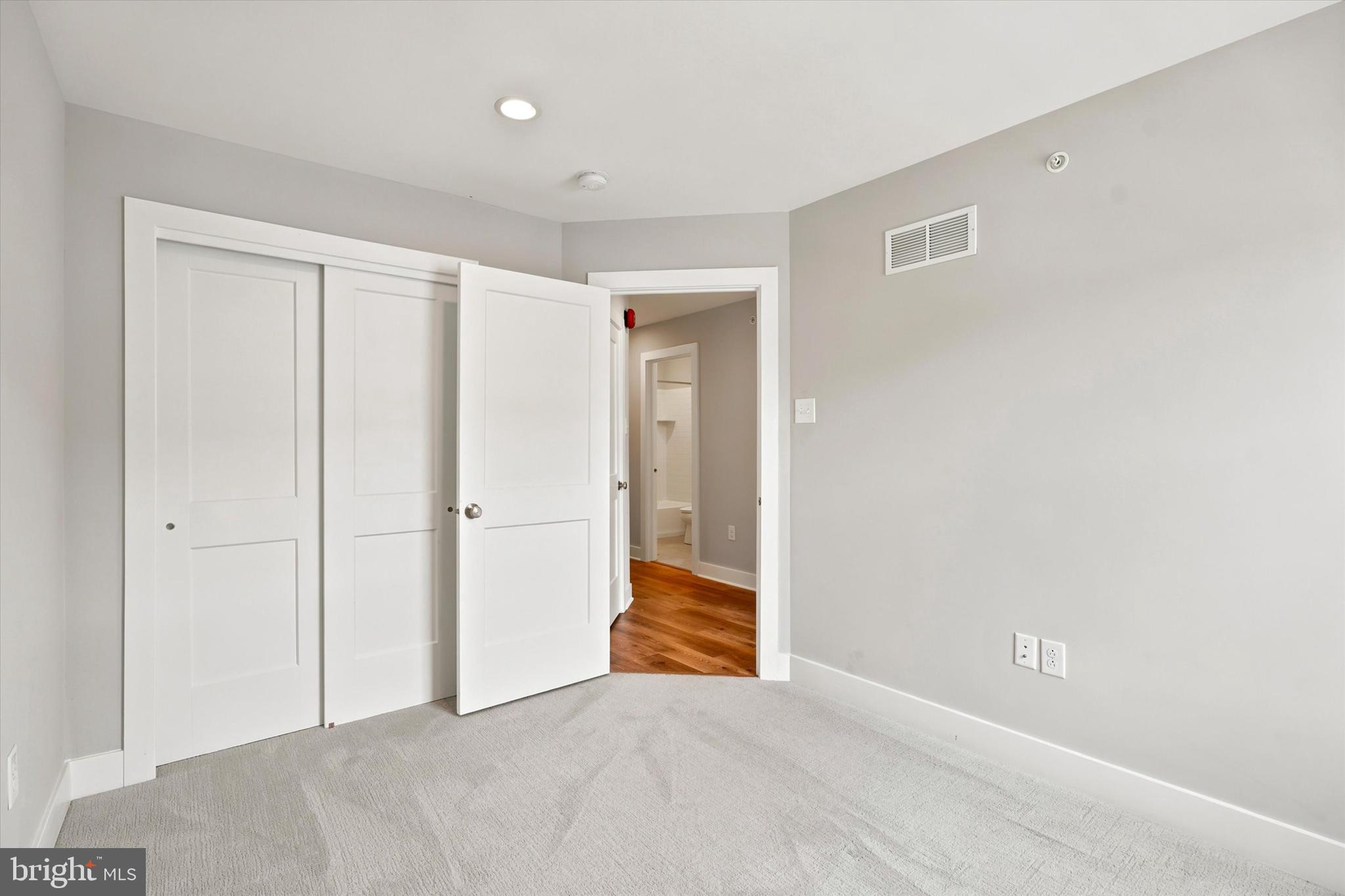 FREELAND SQUARE - Residential