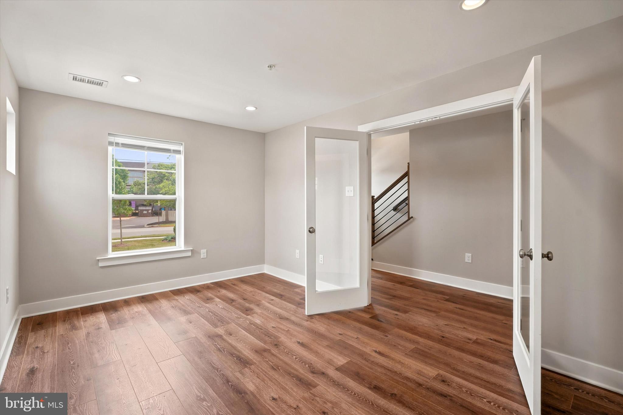 FREELAND SQUARE - Residential