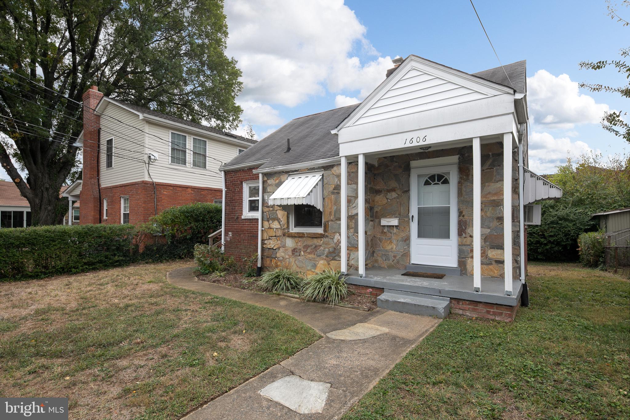 ARLINGTON VIEW - Residential Lease