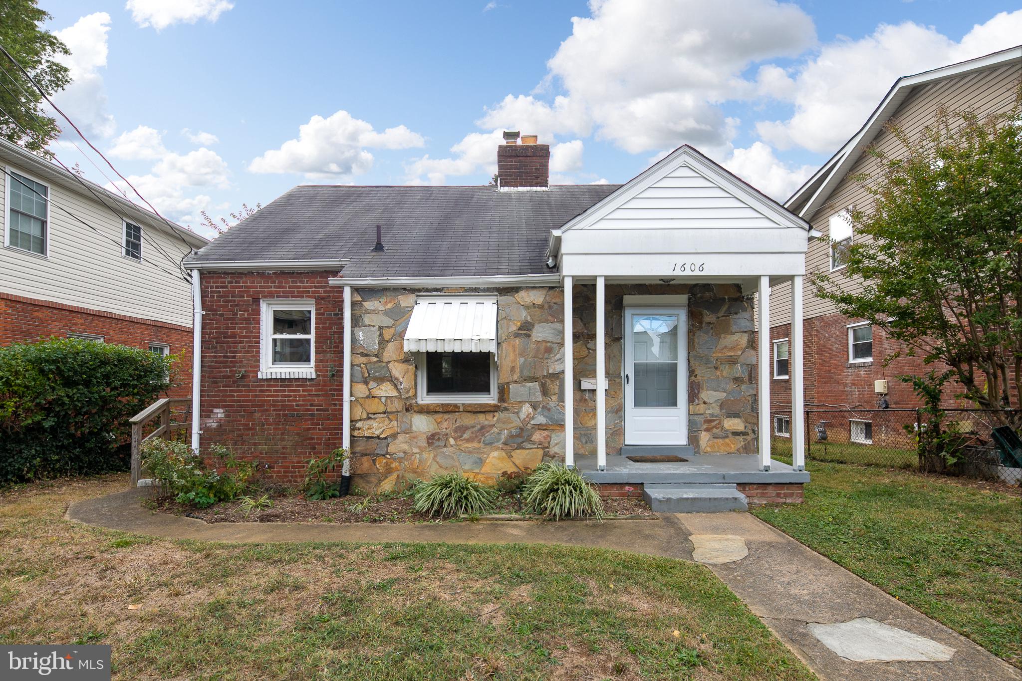 ARLINGTON VIEW - Residential Lease