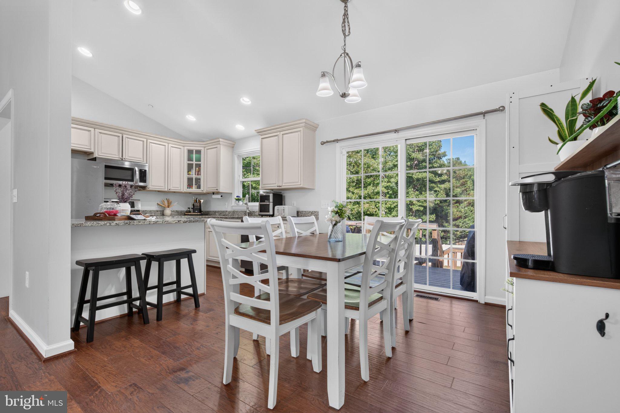 LAKE CAROLINE - Residential