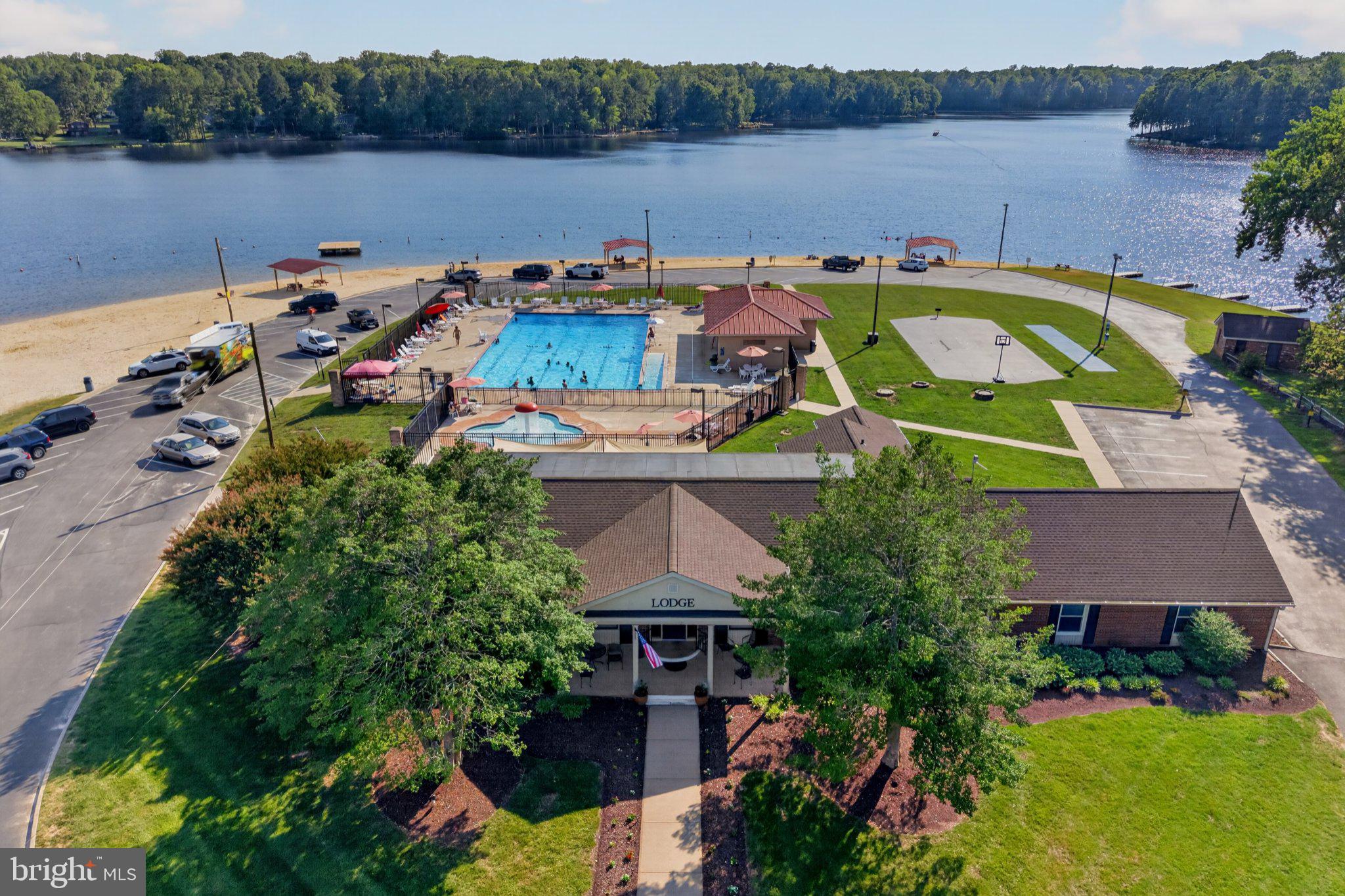 LAKE CAROLINE - Residential