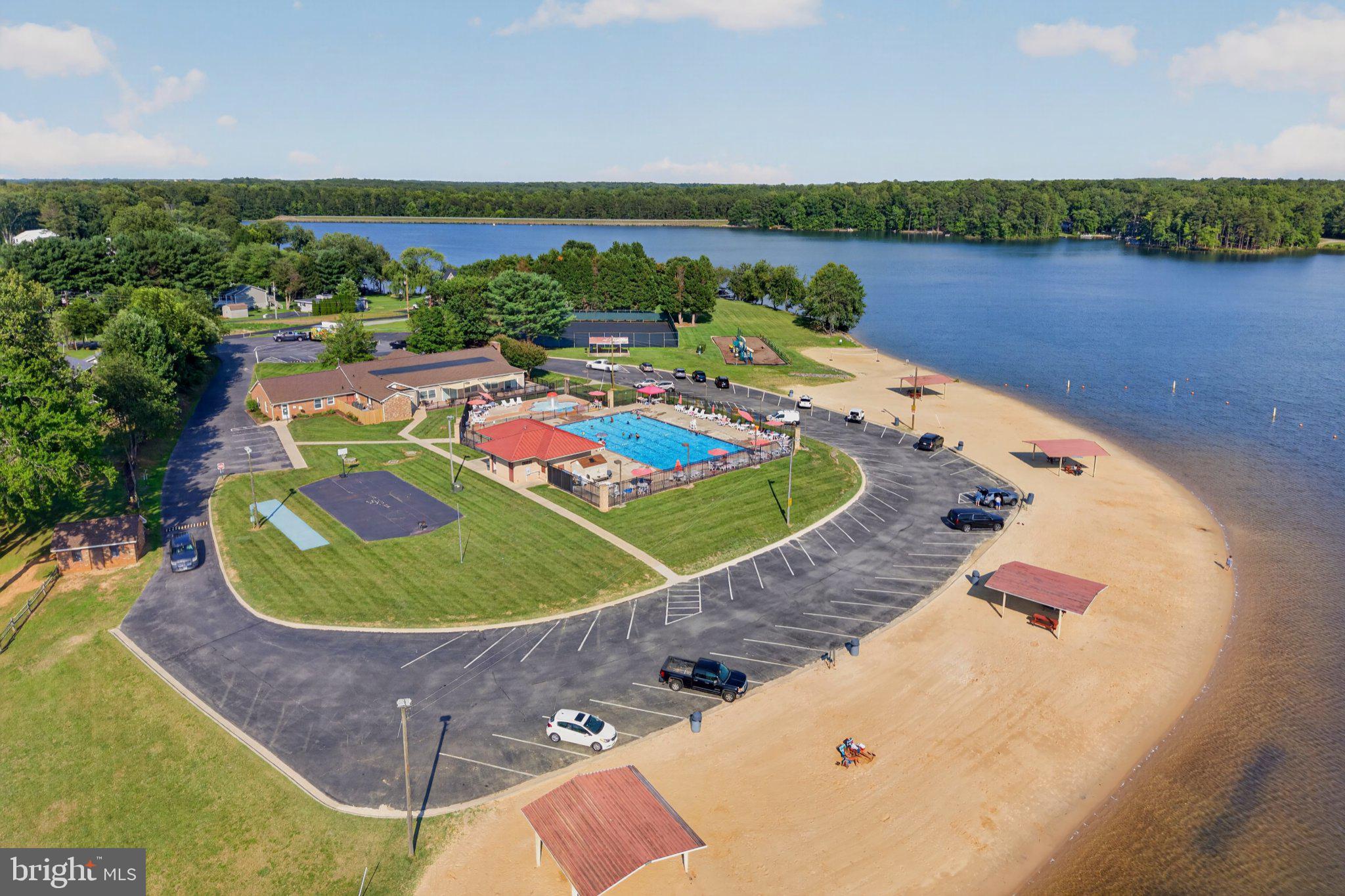 LAKE CAROLINE - Residential