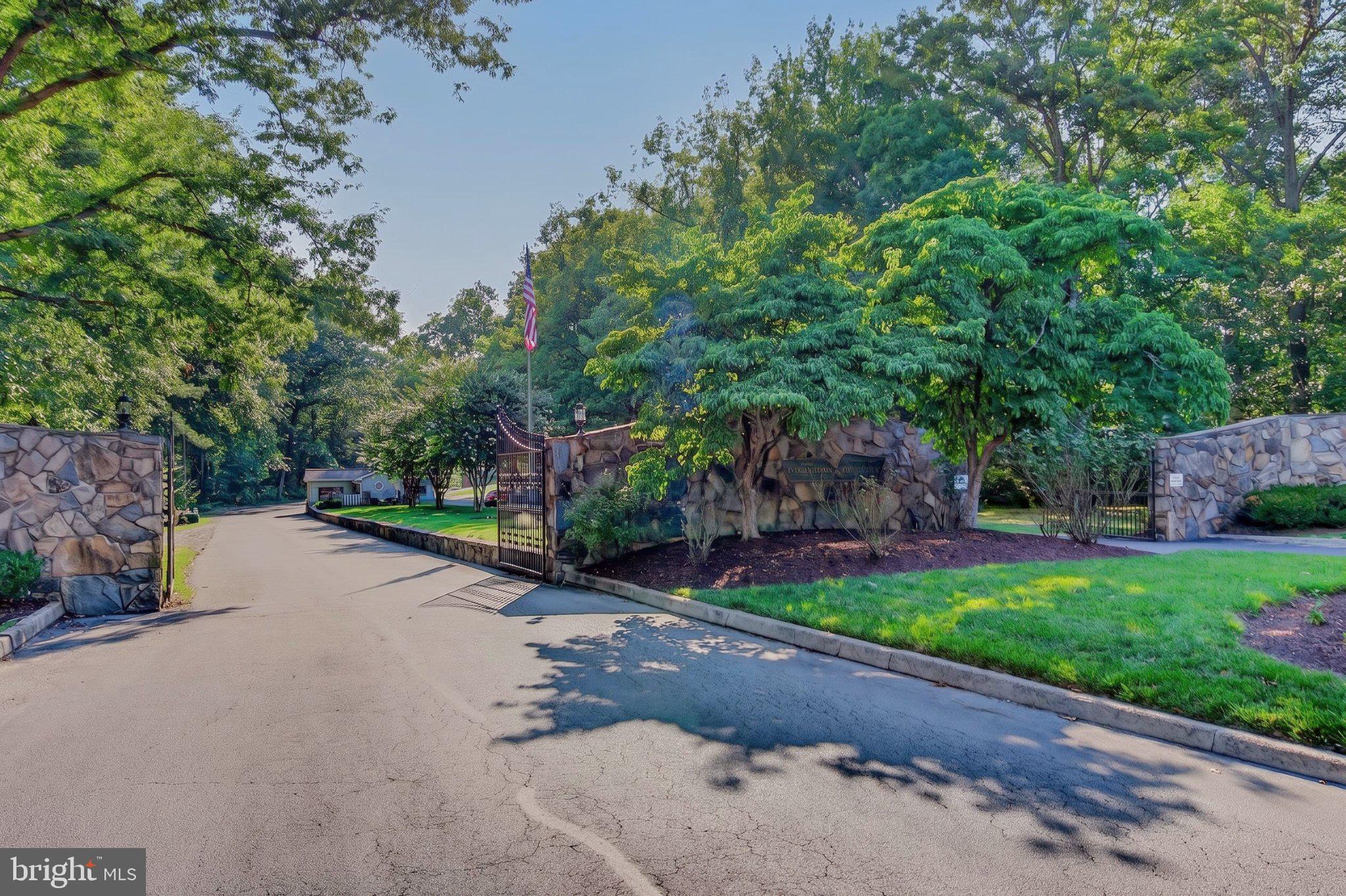 LAKE CAROLINE - Residential
