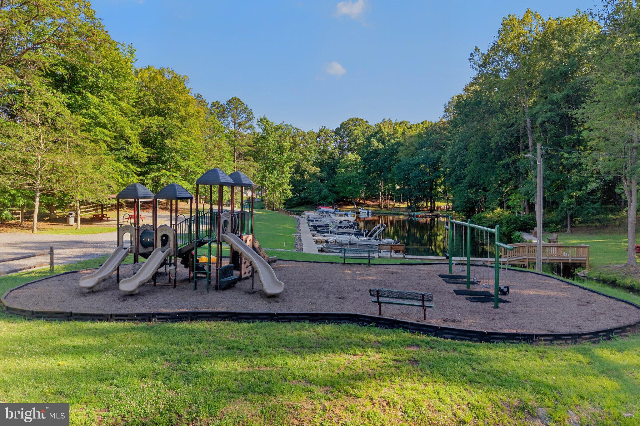 LAKE CAROLINE - Residential