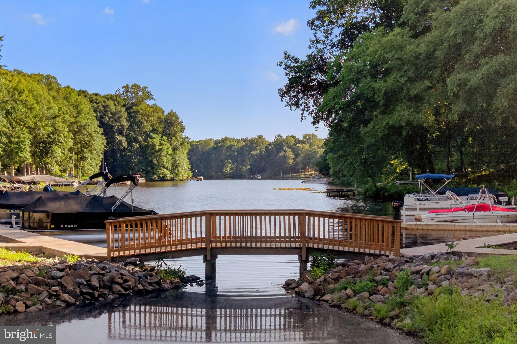 LAKE CAROLINE - Residential