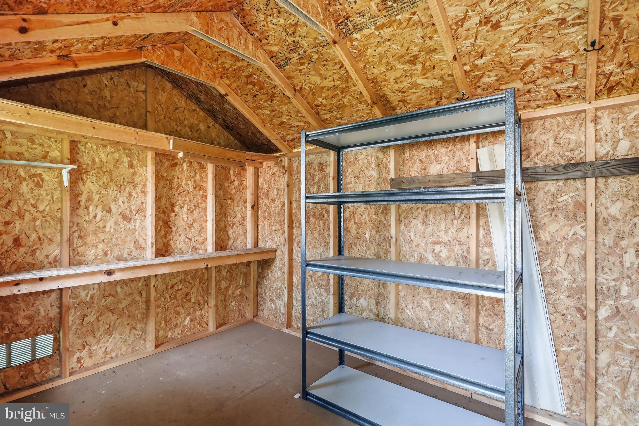 CAVE QUARTERS - Residential