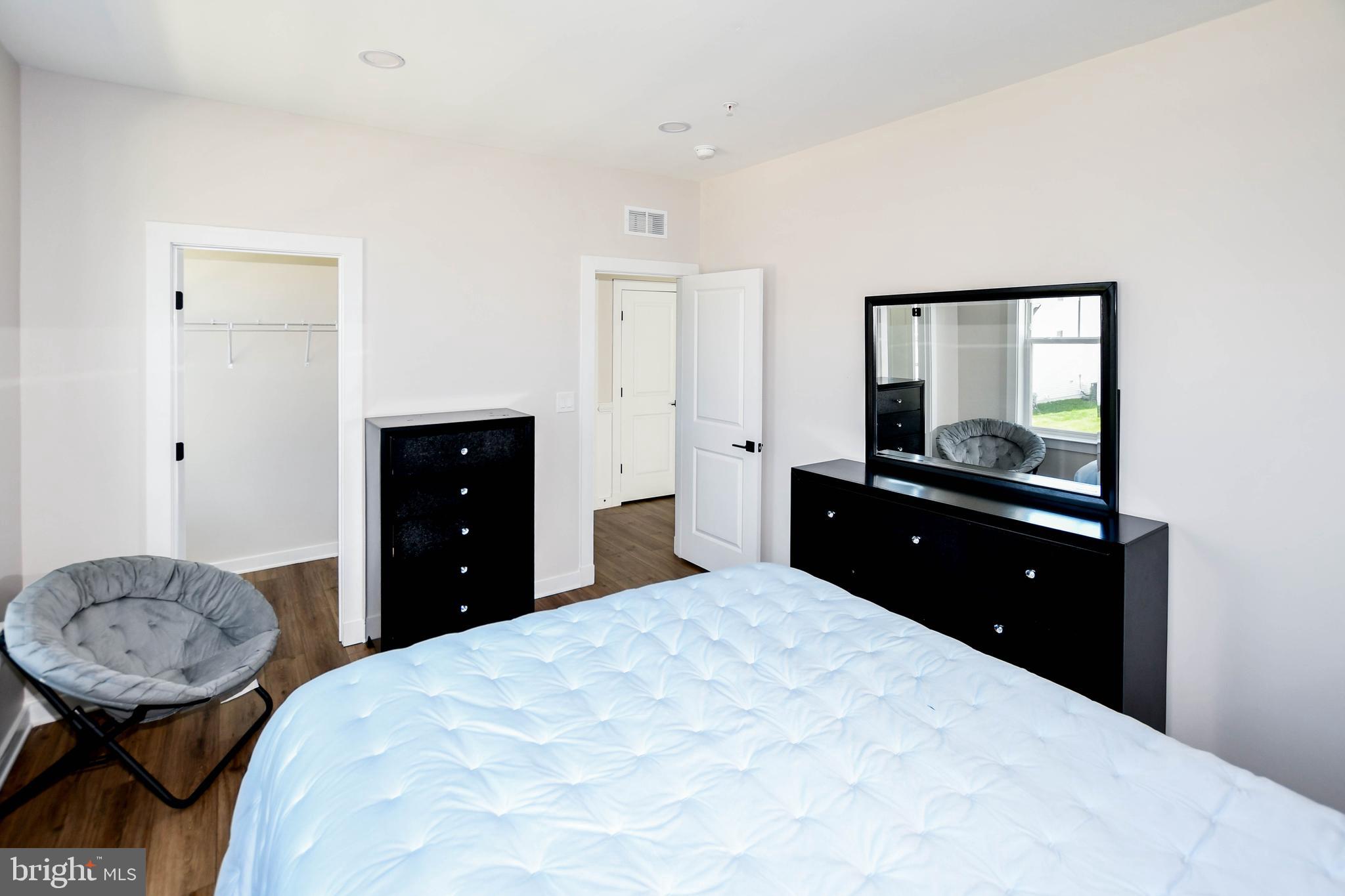 SOUTHLAKE - Residential