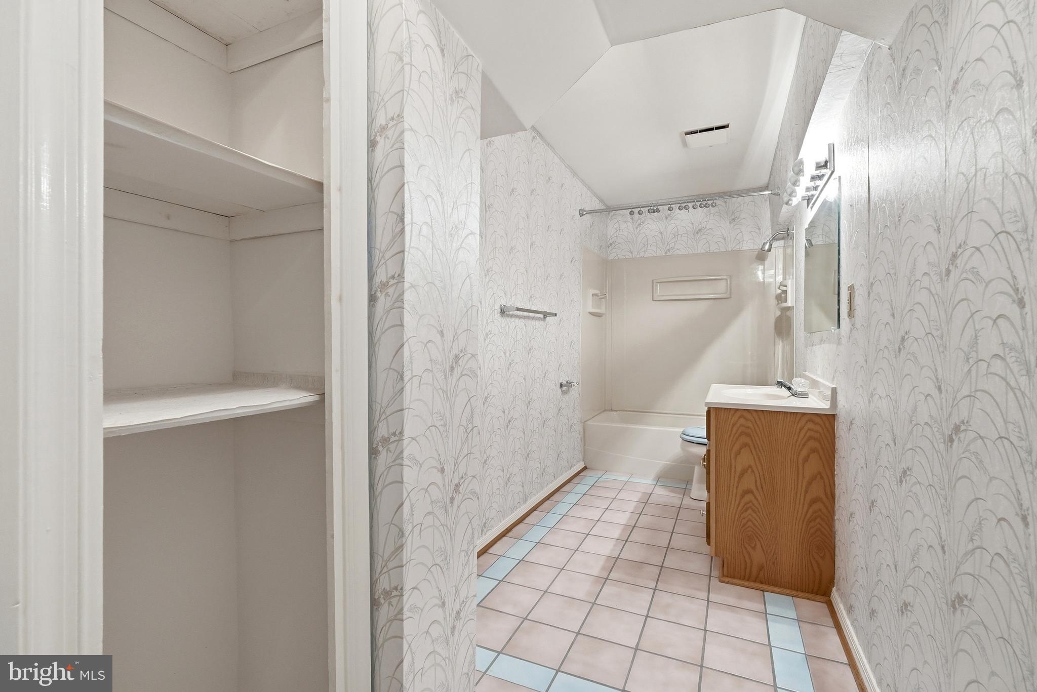 LONGMEAD - Residential