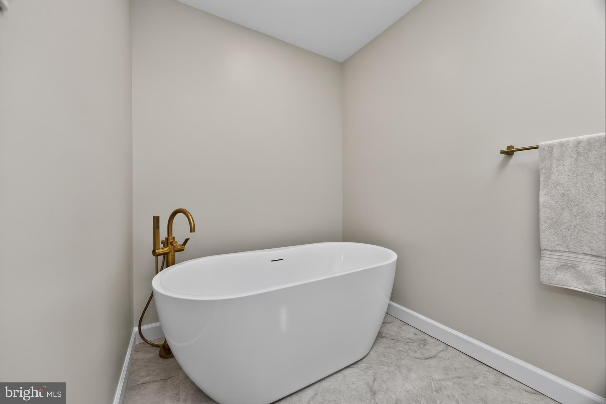 CHARLESTOWN HUNT - Residential